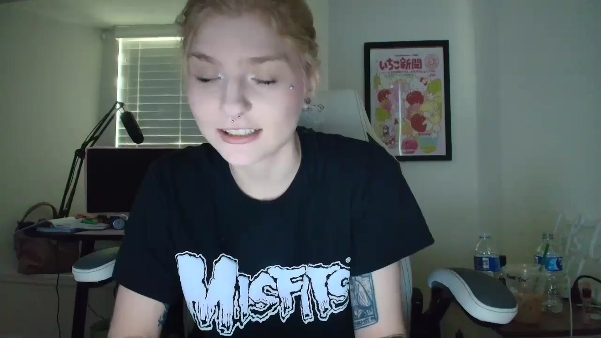 Gallery image thumbnail from DuckChan0's myfreecams stream on, 05/27/2025, 12:14 image 10 of 20