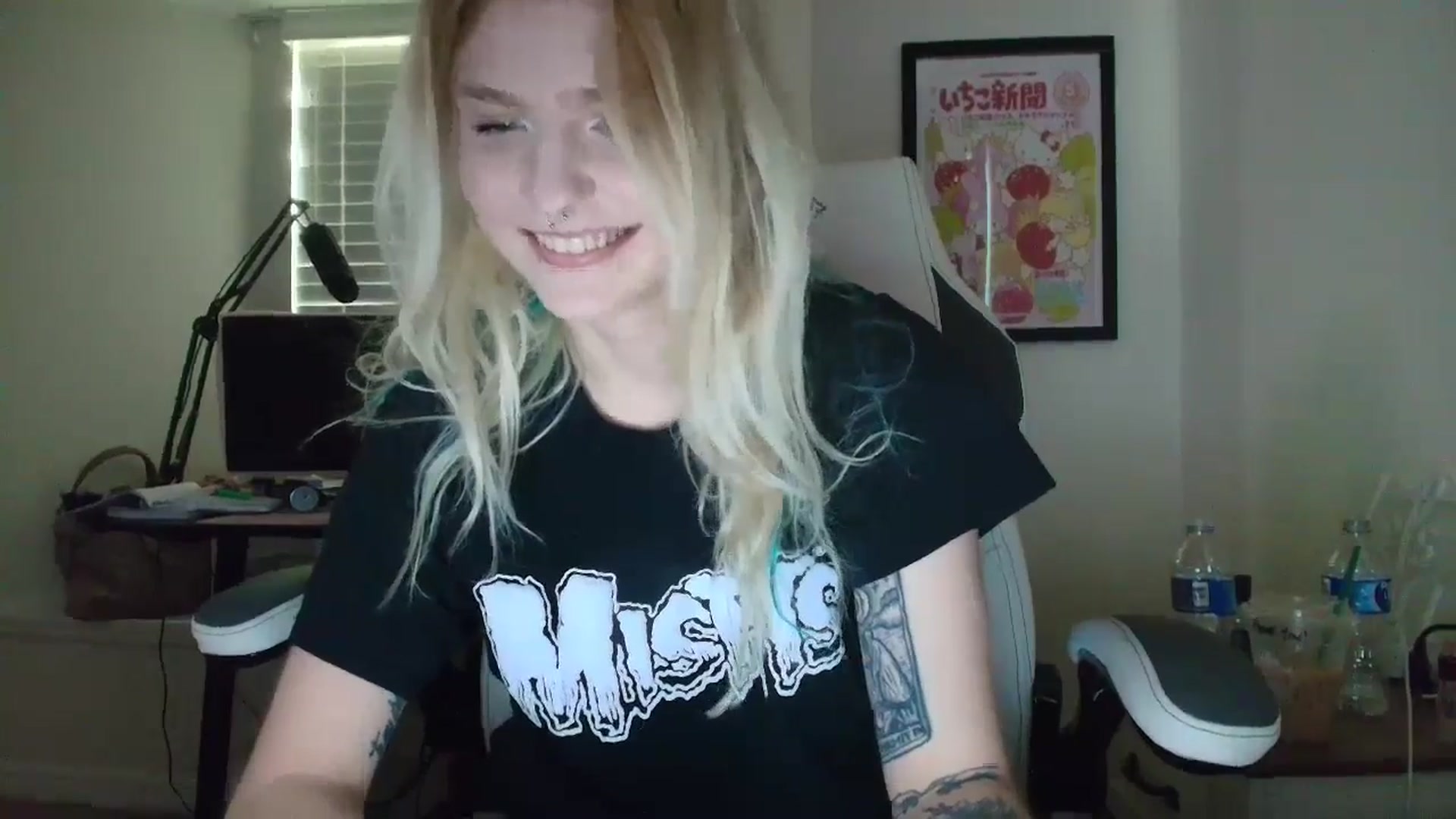 Gallery image thumbnail from DuckChan0's myfreecams stream on, 05/27/2025, 12:14 image 11 of 20