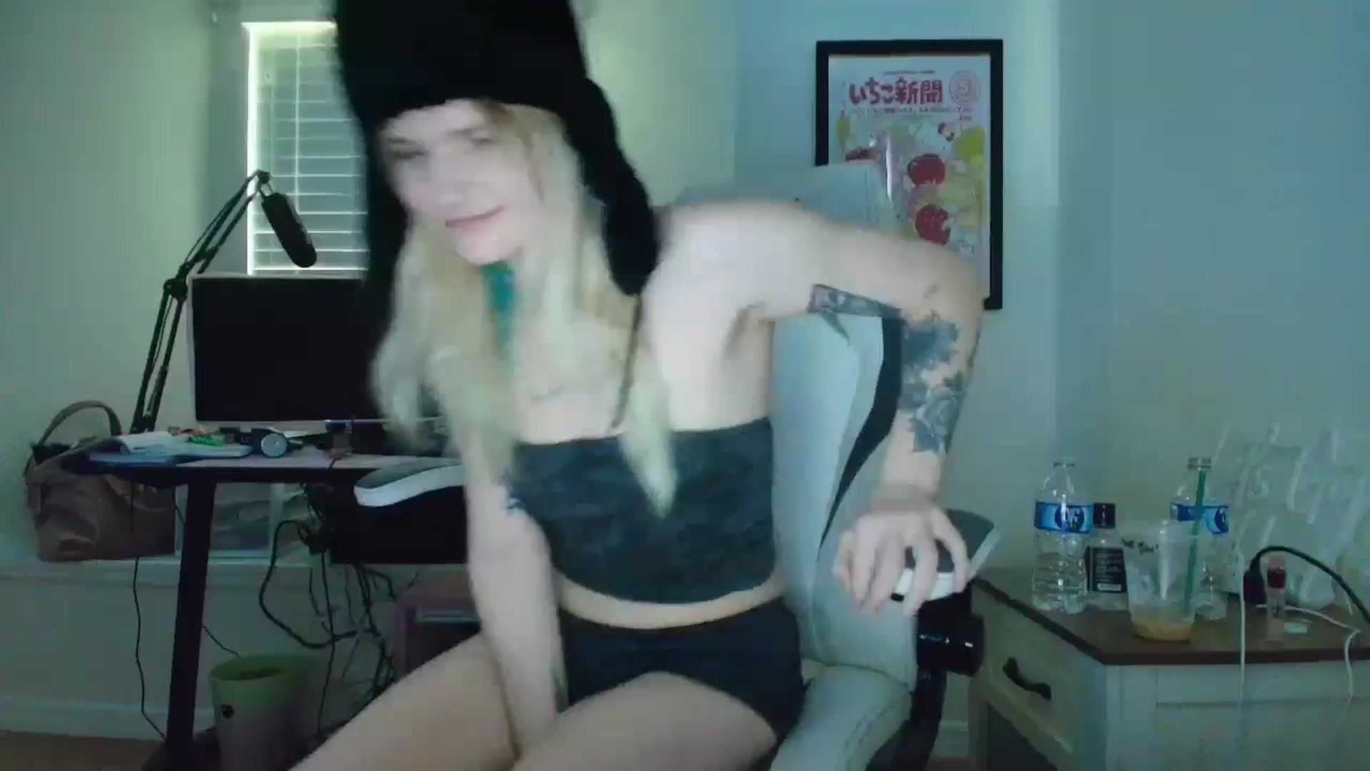 Gallery image thumbnail from DuckChan0's myfreecams stream on, 05/27/2025, 13:22 image 7 of 20
