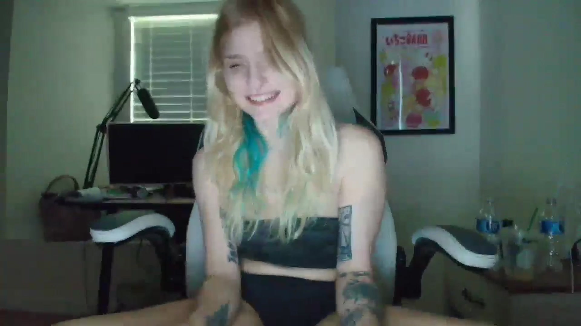 Gallery image thumbnail from DuckChan0's myfreecams stream on, 05/27/2025, 13:22 image 13 of 20