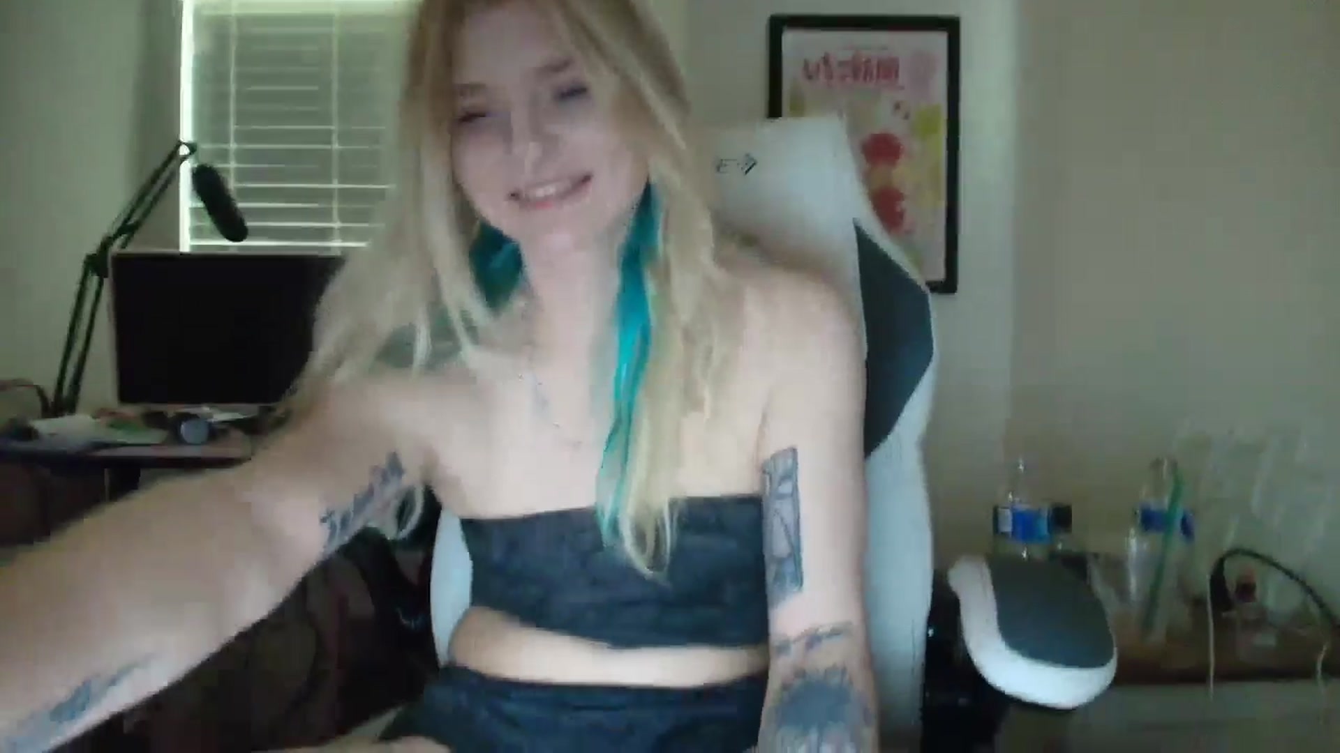 Gallery image thumbnail from DuckChan0's myfreecams stream on, 05/27/2025, 13:22 image 4 of 20