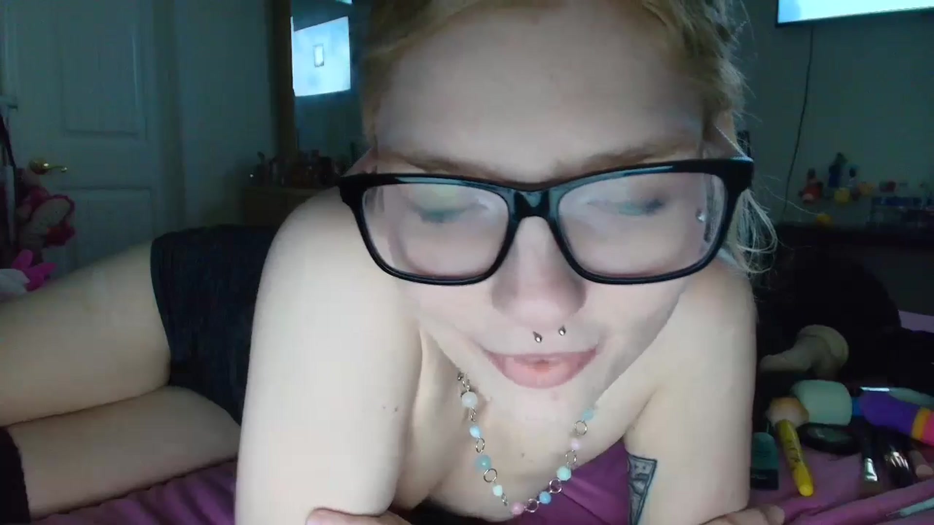 Gallery image thumbnail from DuckChan0's myfreecams stream on, 05/27/2025, 14:09 image 6 of 20