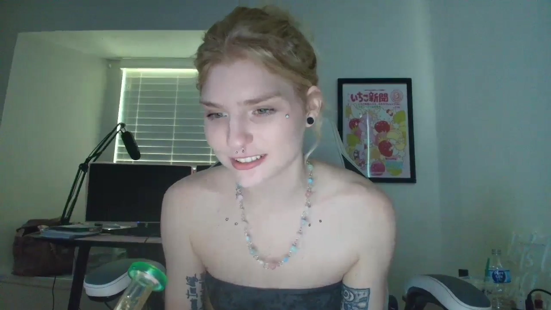 Gallery image thumbnail from DuckChan0's myfreecams stream on, 05/27/2025, 15:30 image 7 of 20