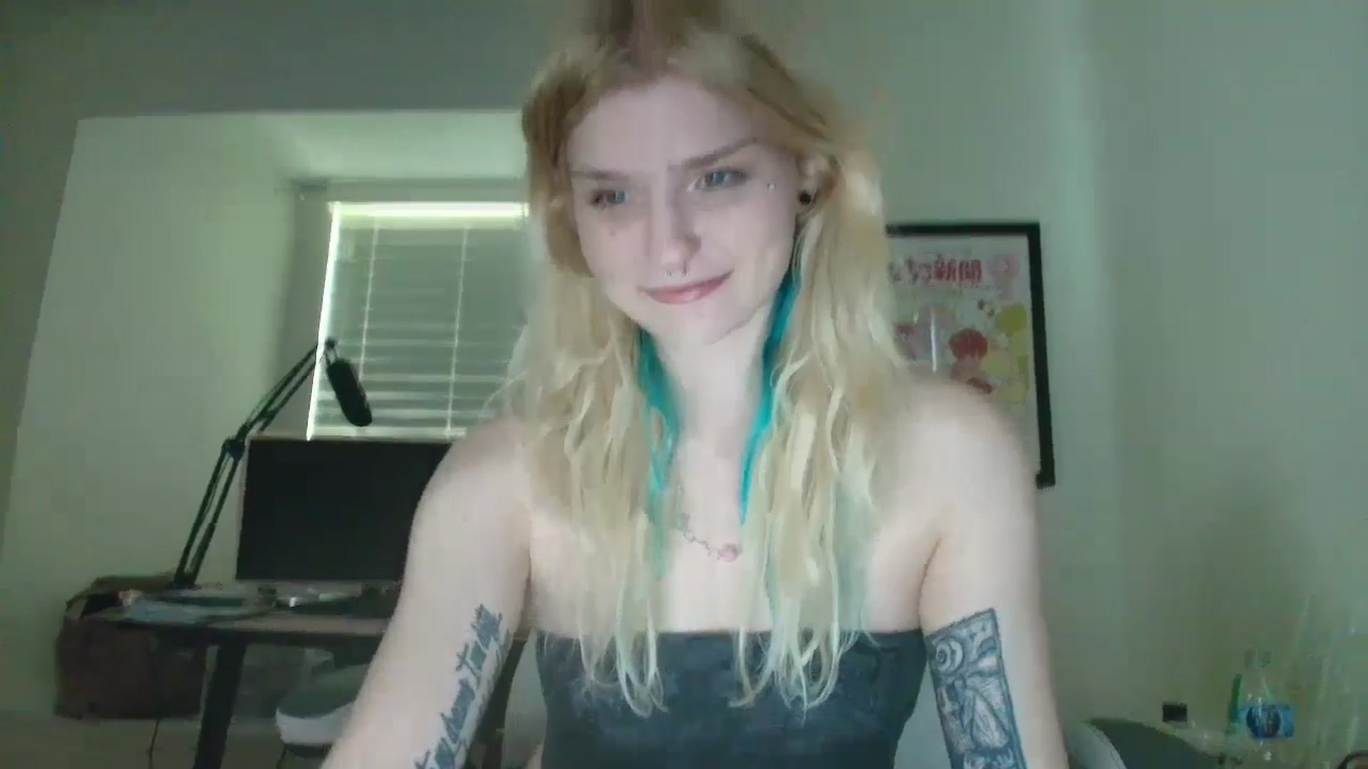 Gallery image thumbnail from DuckChan0's myfreecams stream on, 05/27/2025, 15:30 image 10 of 20