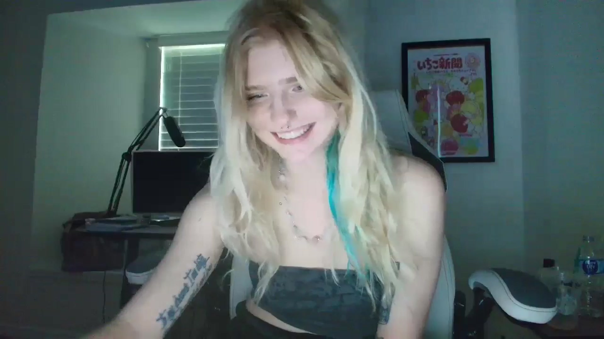 Gallery image thumbnail from DuckChan0's myfreecams stream on, 05/27/2025, 15:30 image 17 of 20