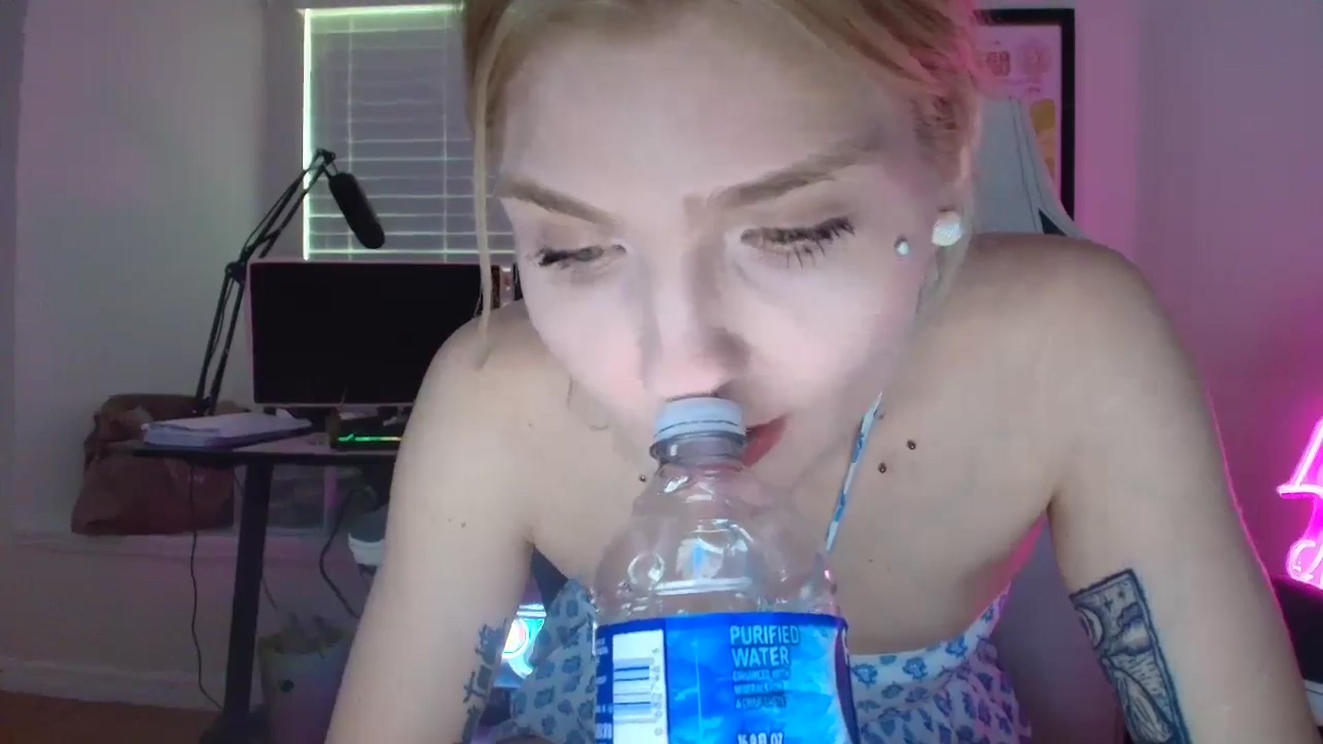 Gallery image thumbnail from DuckChan0's myfreecams stream on, 05/28/2025, 22:12 image 12 of 20