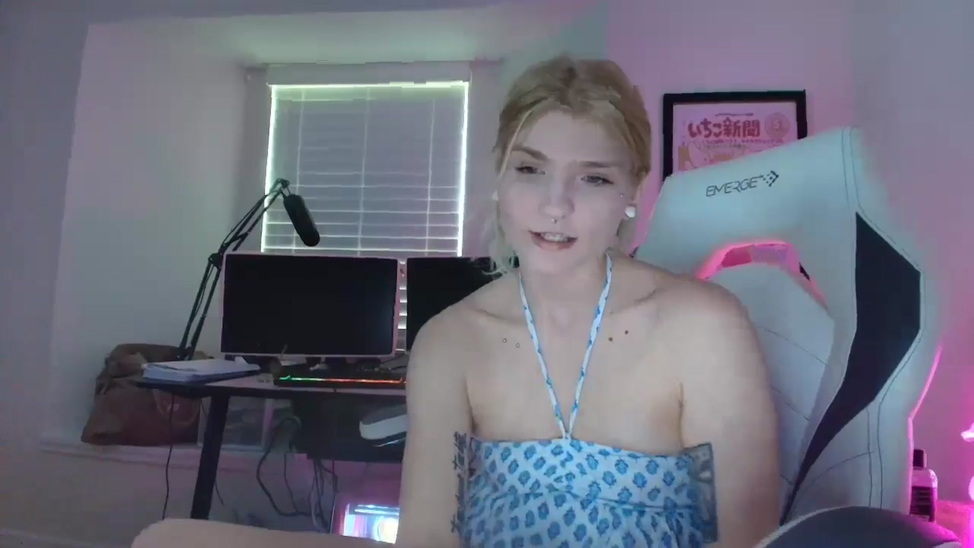Gallery image thumbnail from DuckChan0's myfreecams stream on, 05/28/2025, 22:12 image 13 of 20