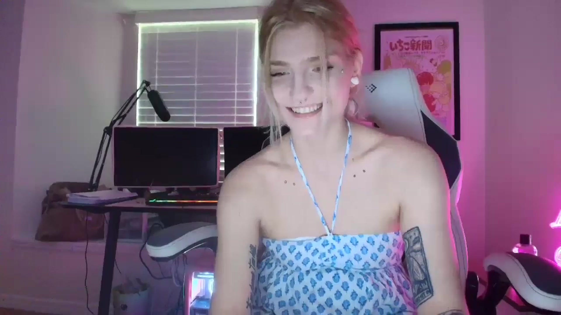 Gallery image thumbnail from DuckChan0's myfreecams stream on, 05/28/2025, 22:12 image 2 of 20