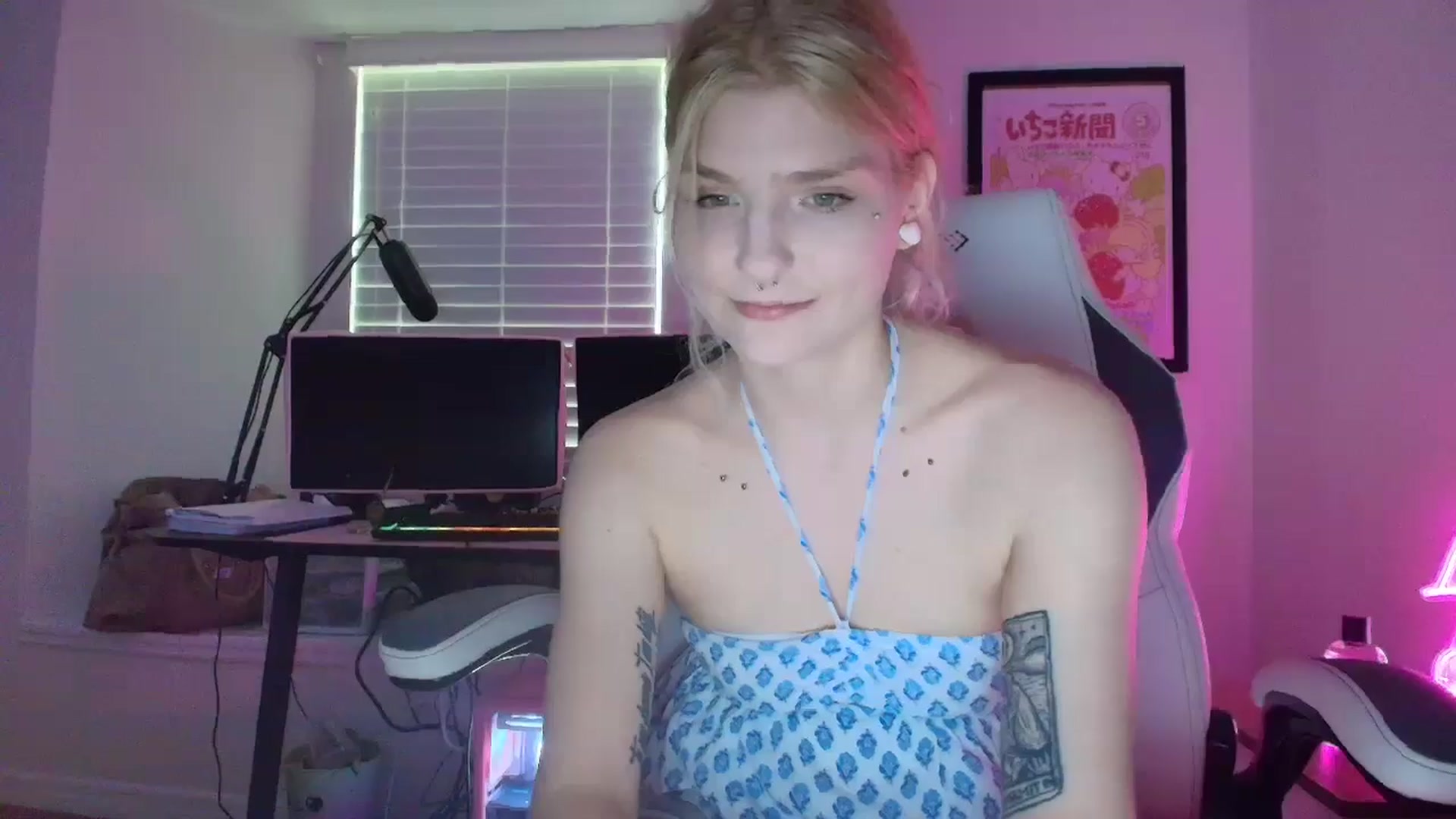 Gallery image thumbnail from DuckChan0's myfreecams stream on, 05/28/2025, 22:12 image 5 of 20
