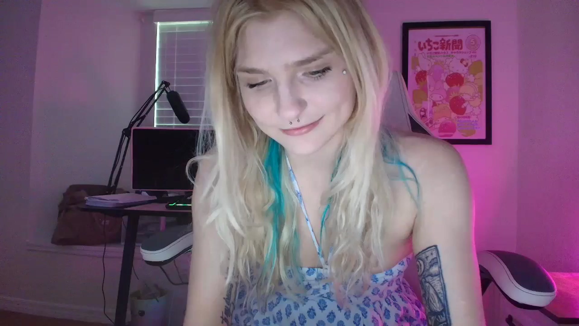 Gallery image thumbnail from DuckChan0's myfreecams stream on, 05/28/2025, 23:04 image 5 of 20