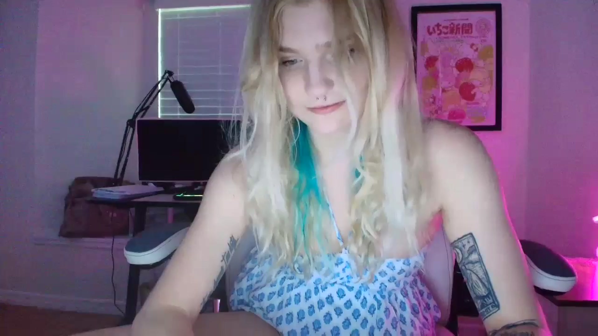Gallery image thumbnail from DuckChan0's myfreecams stream on, 05/28/2025, 23:04 image 14 of 20