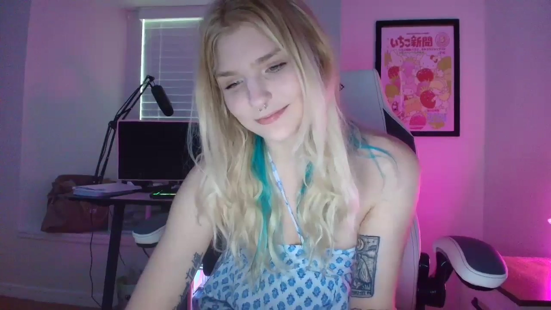 Gallery image thumbnail from DuckChan0's myfreecams stream on, 05/28/2025, 23:04 image 4 of 20