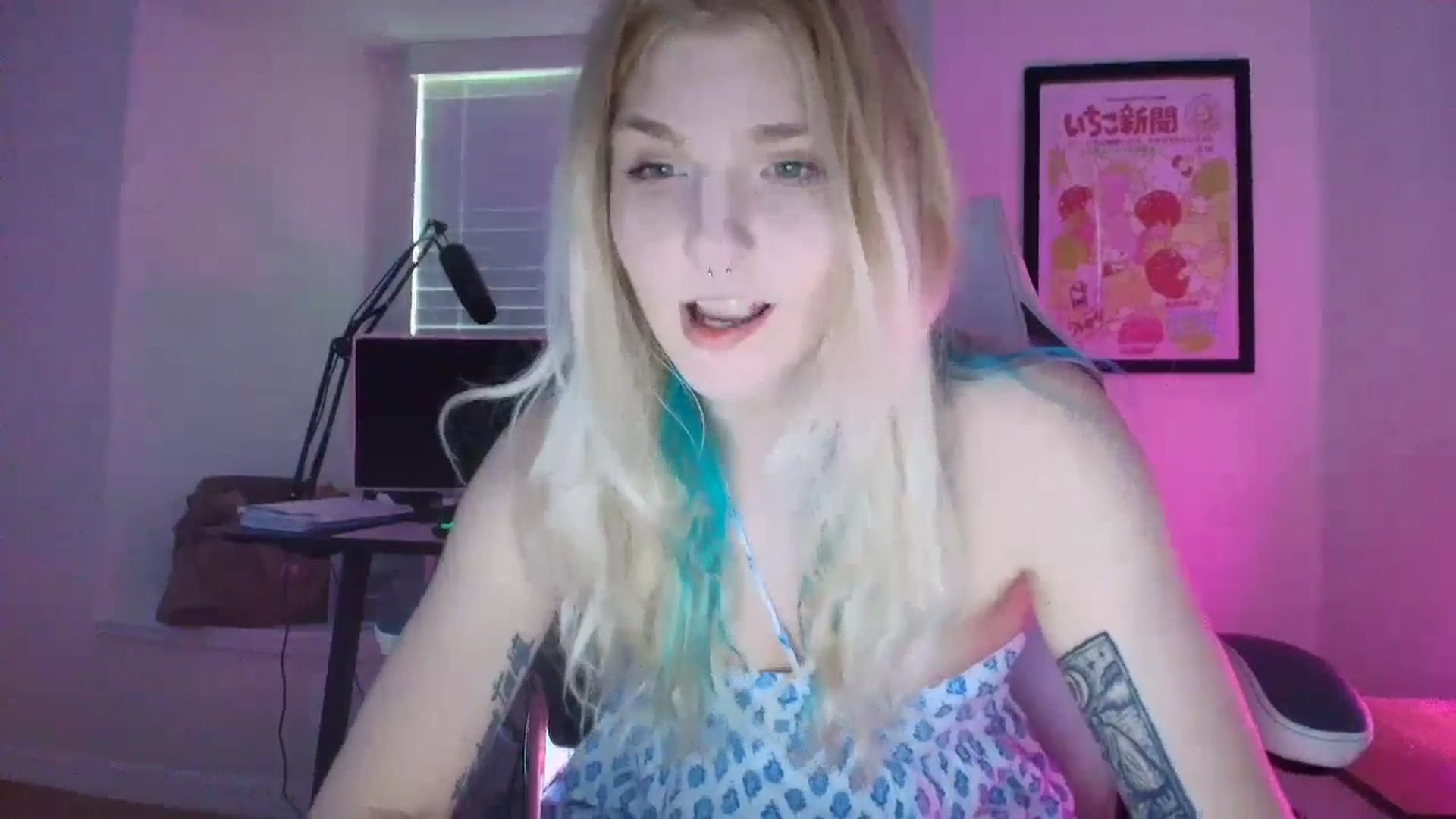 Gallery image thumbnail from DuckChan0's myfreecams stream on, 05/28/2025, 23:04 image 3 of 20