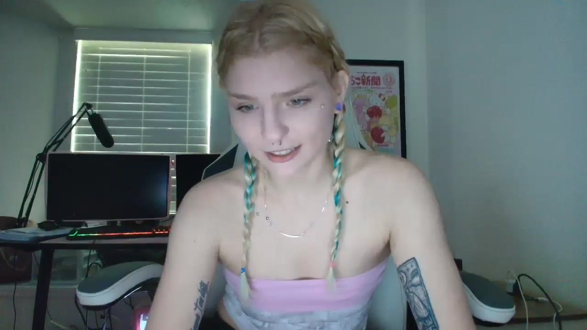 Gallery image thumbnail from DuckChan0's myfreecams stream on, 05/29/2025, 14:41 image 10 of 20