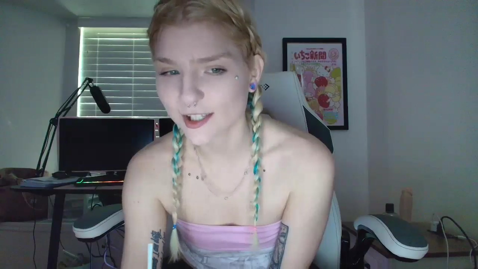 Gallery image thumbnail from DuckChan0's myfreecams stream on, 05/29/2025, 14:41 image 7 of 20