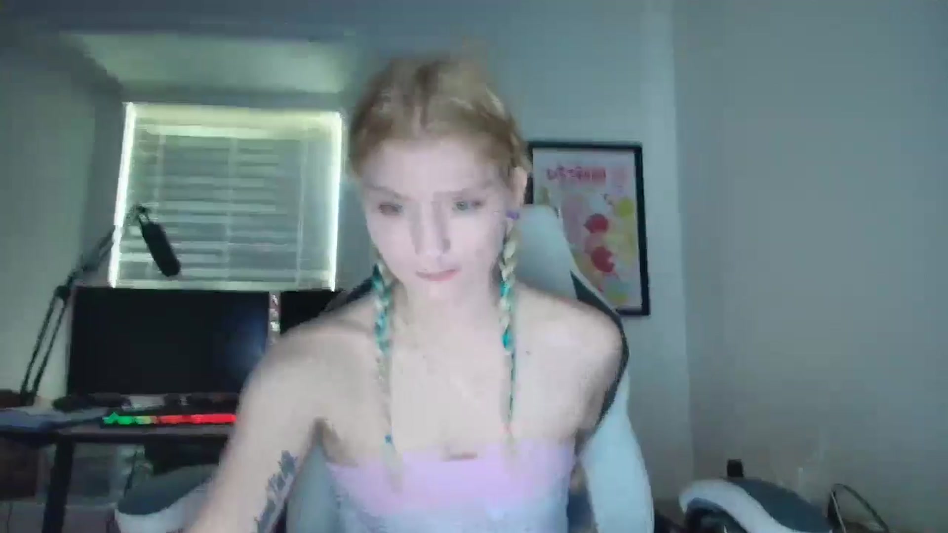 Gallery image thumbnail from DuckChan0's myfreecams stream on, 05/29/2025, 14:41 image 9 of 20