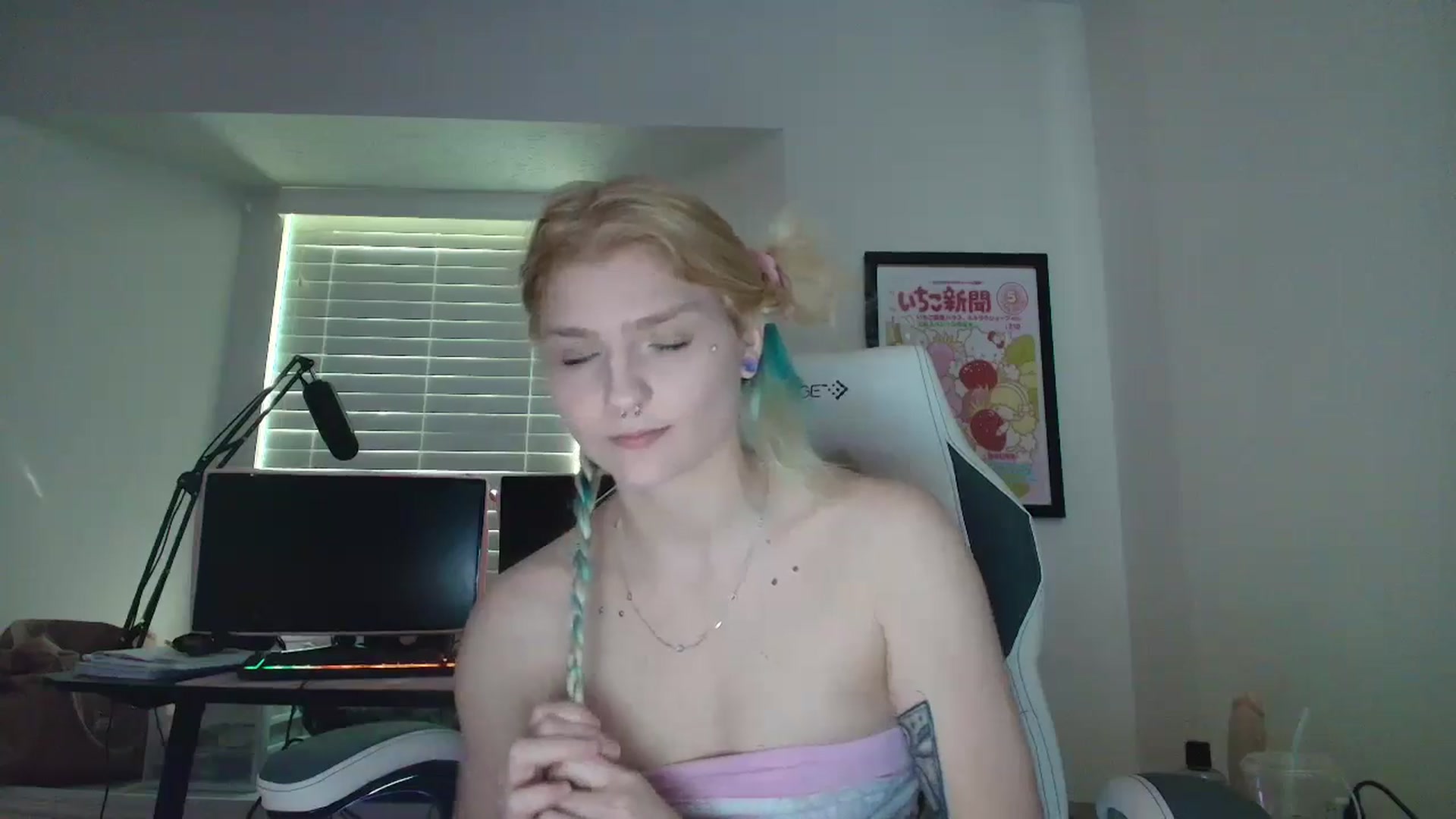 Gallery image thumbnail from DuckChan0's myfreecams stream on, 05/29/2025, 14:41 image 3 of 20