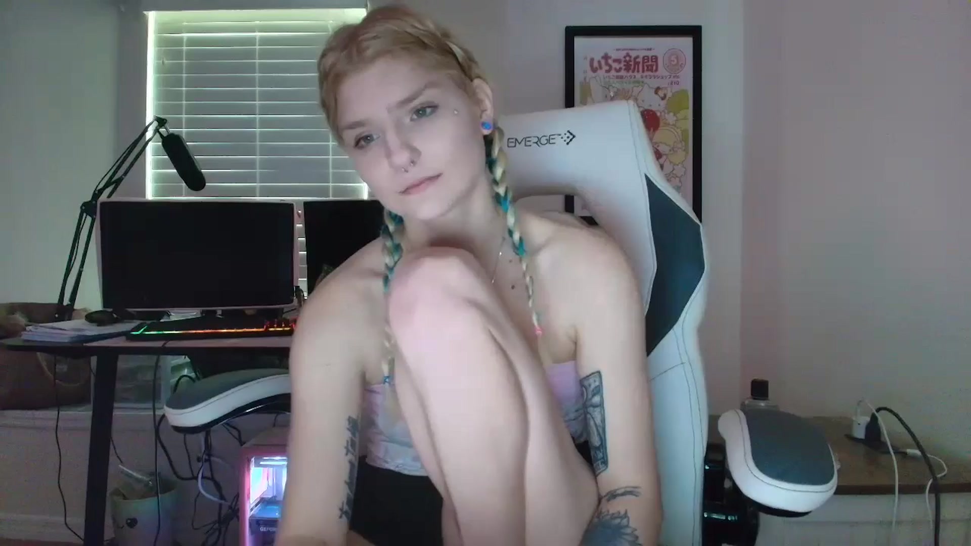 Gallery image thumbnail from DuckChan0's myfreecams stream on, 05/29/2025, 15:27 image 1 of 20