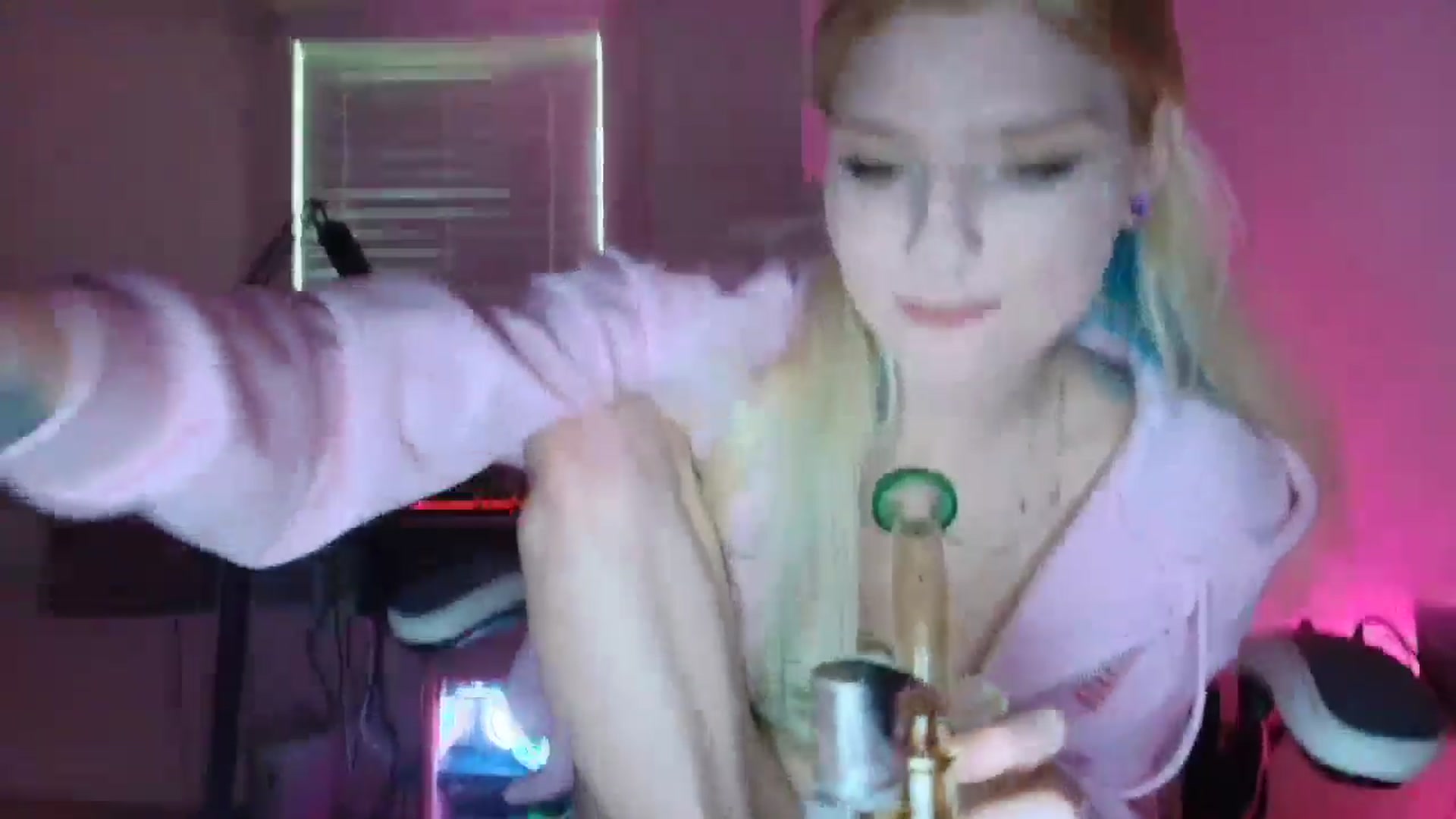 Gallery image thumbnail from DuckChan0's myfreecams stream on, 05/30/2025, 22:45 image 9 of 20