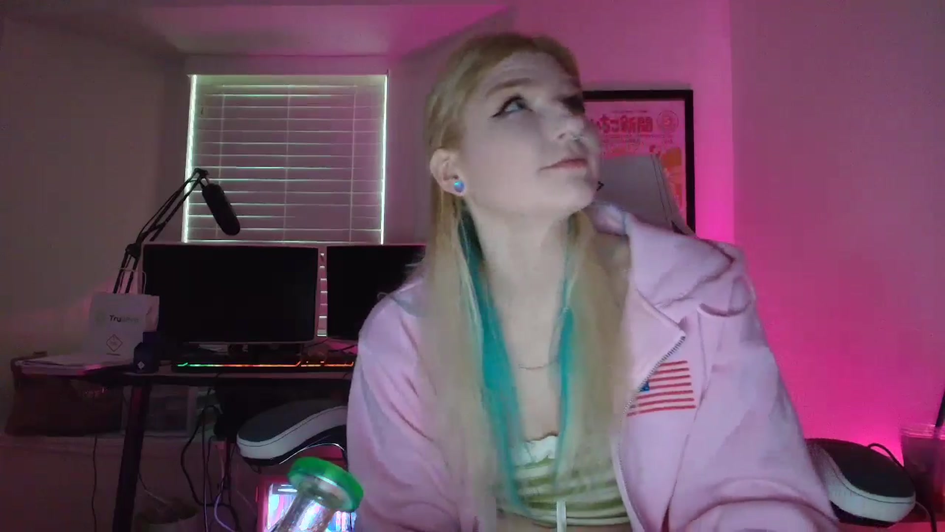 Gallery image thumbnail from DuckChan0's myfreecams stream on, 05/30/2025, 22:45 image 6 of 20