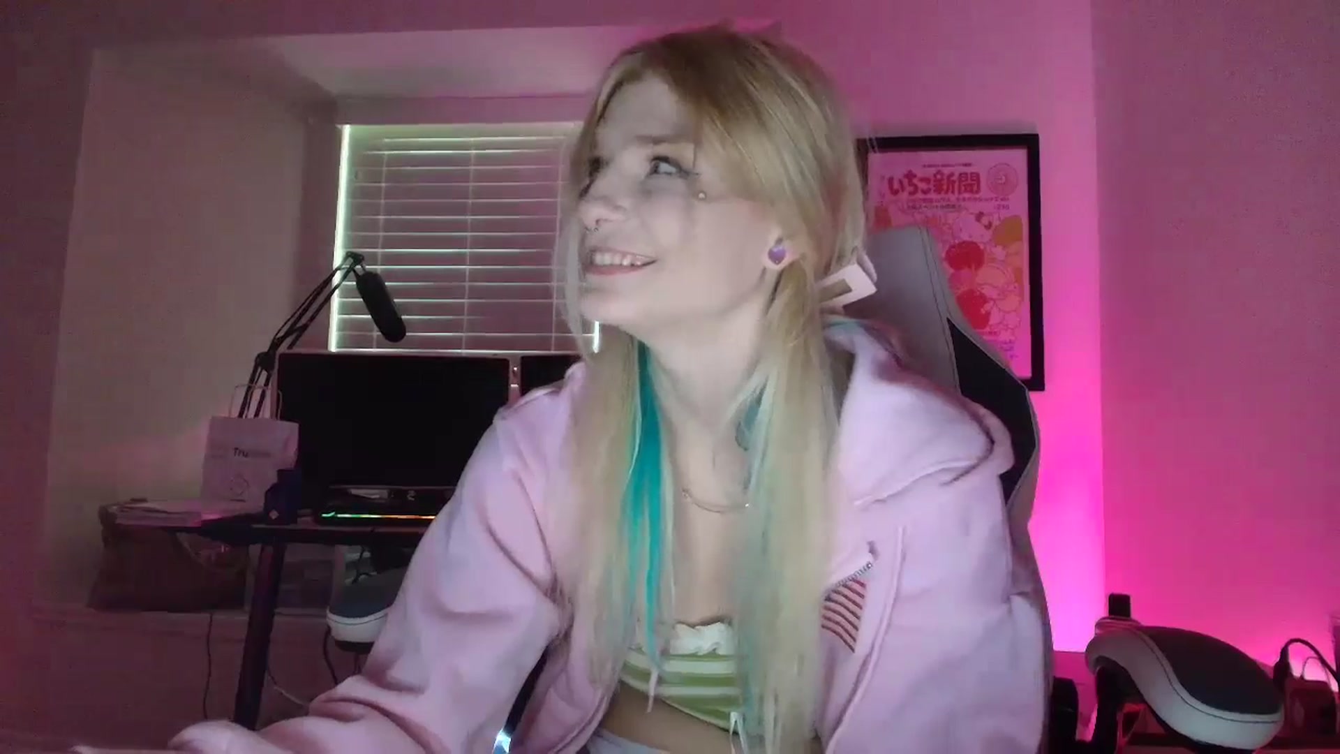 Gallery image thumbnail from DuckChan0's myfreecams stream on, 05/30/2025, 23:21 image 3 of 20