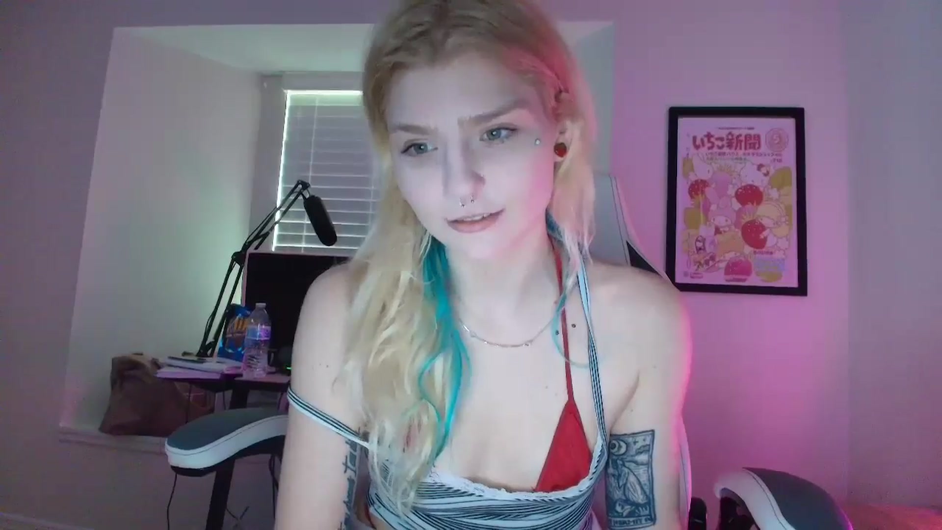 Gallery image thumbnail from DuckChan0's myfreecams stream on, 05/31/2025, 21:29 image 9 of 20
