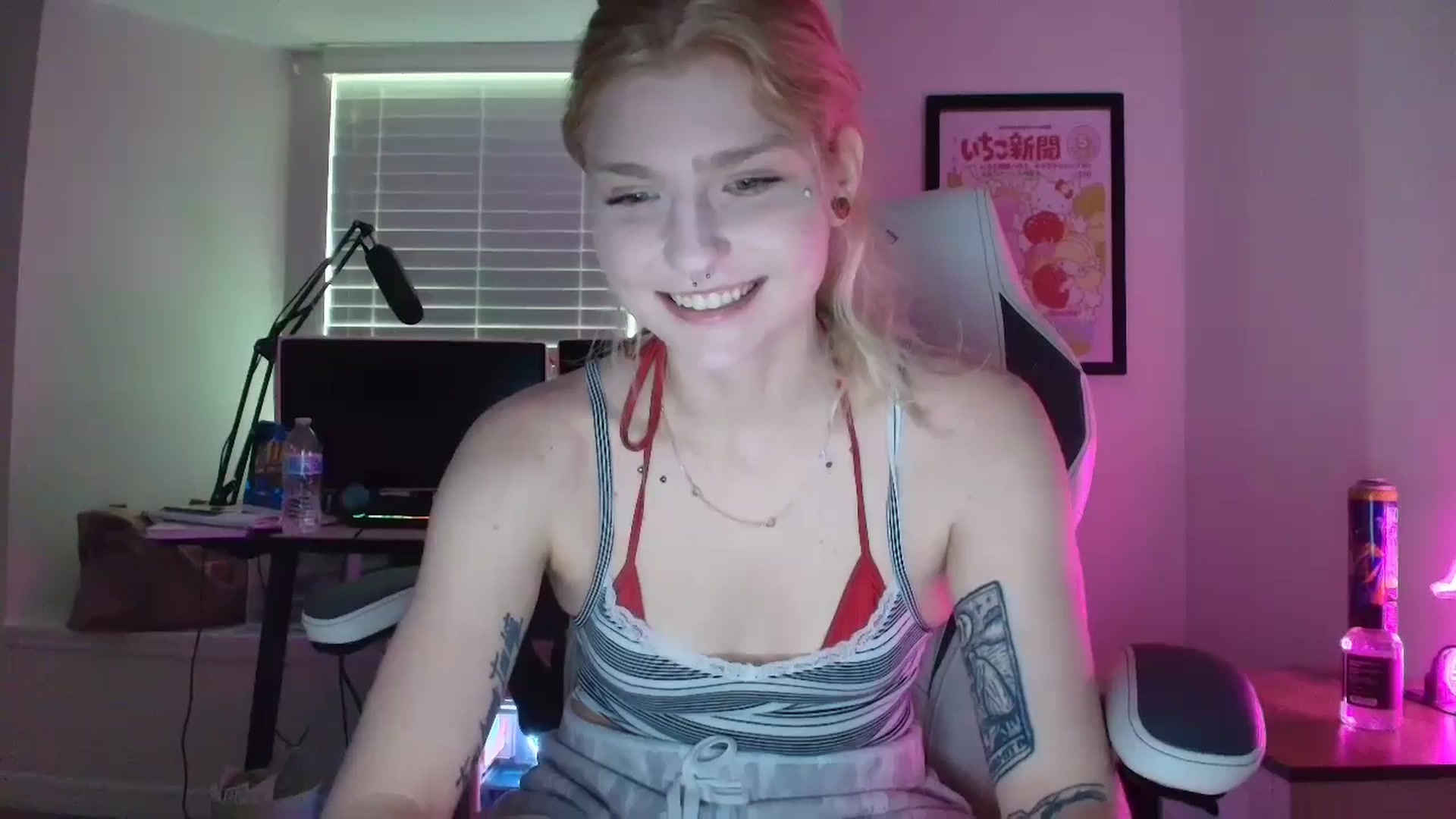 Gallery image thumbnail from DuckChan0's myfreecams stream on, 05/31/2025, 21:29 image 2 of 20