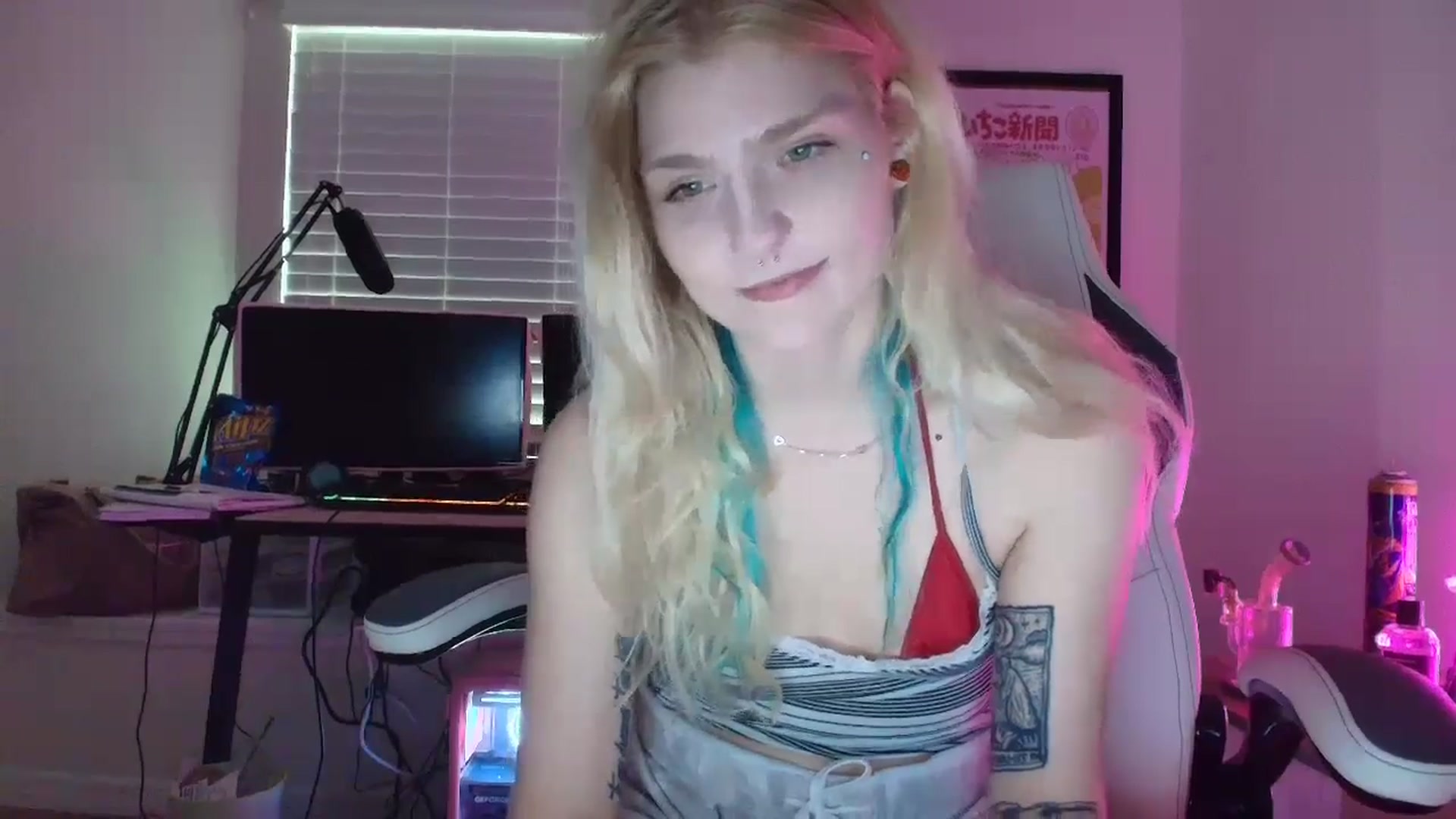 Gallery image thumbnail from DuckChan0's myfreecams stream on, 05/31/2025, 21:29 image 14 of 20