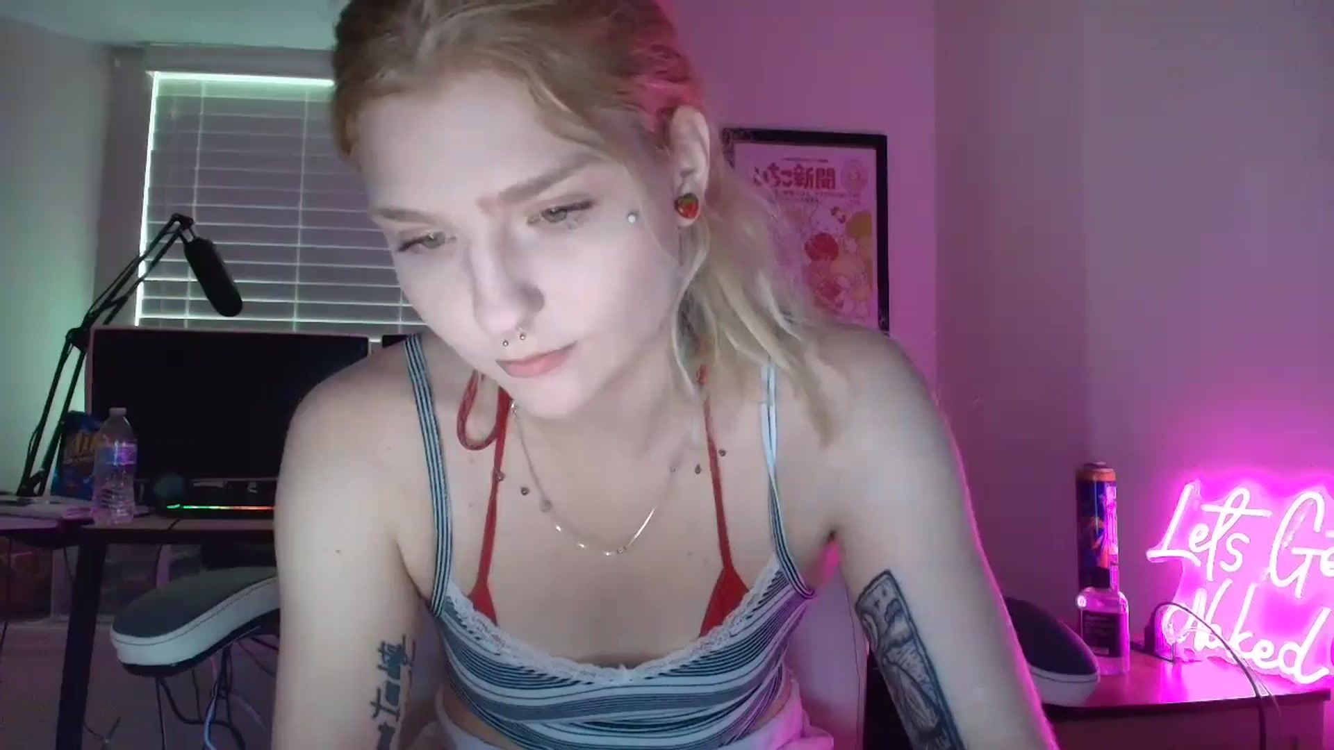 Gallery image thumbnail from DuckChan0's myfreecams stream on, 05/31/2025, 21:29 image 1 of 20