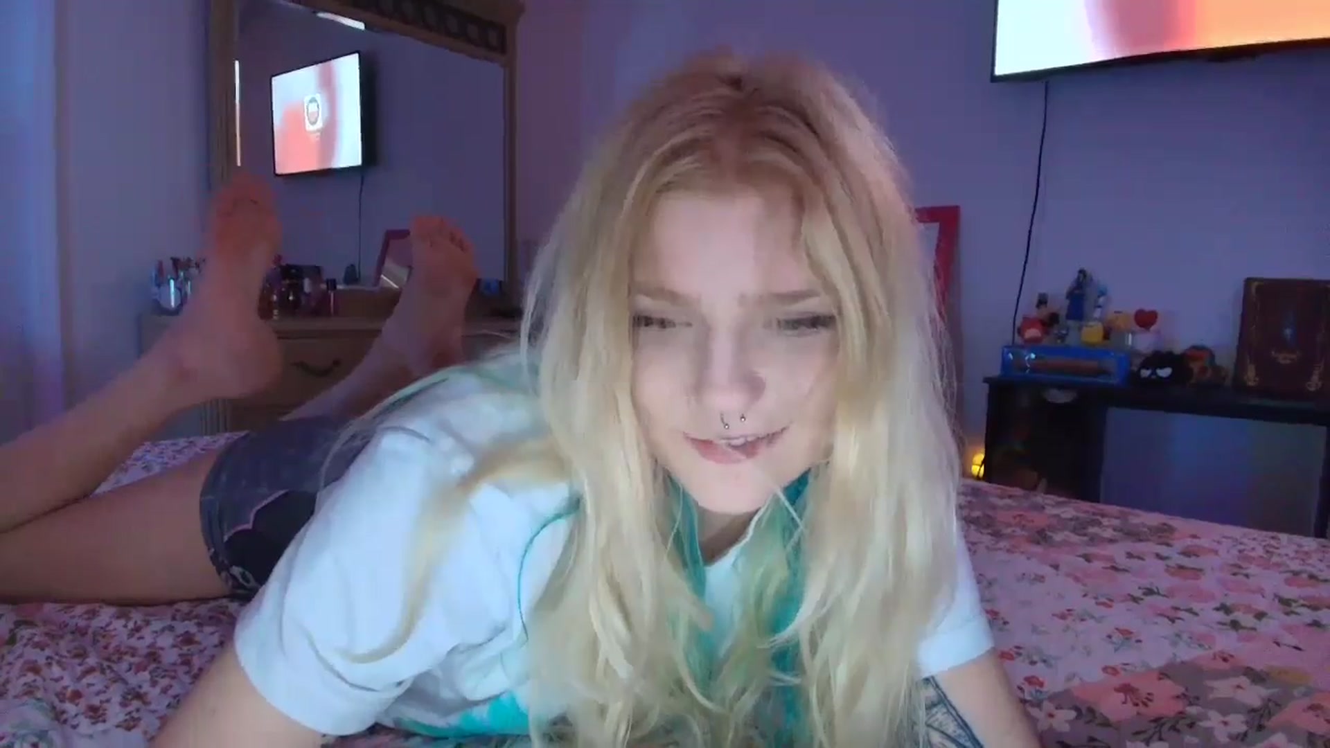 Gallery image thumbnail from DuckChan0's myfreecams stream on, 06/01/2025, 22:25 image 17 of 20