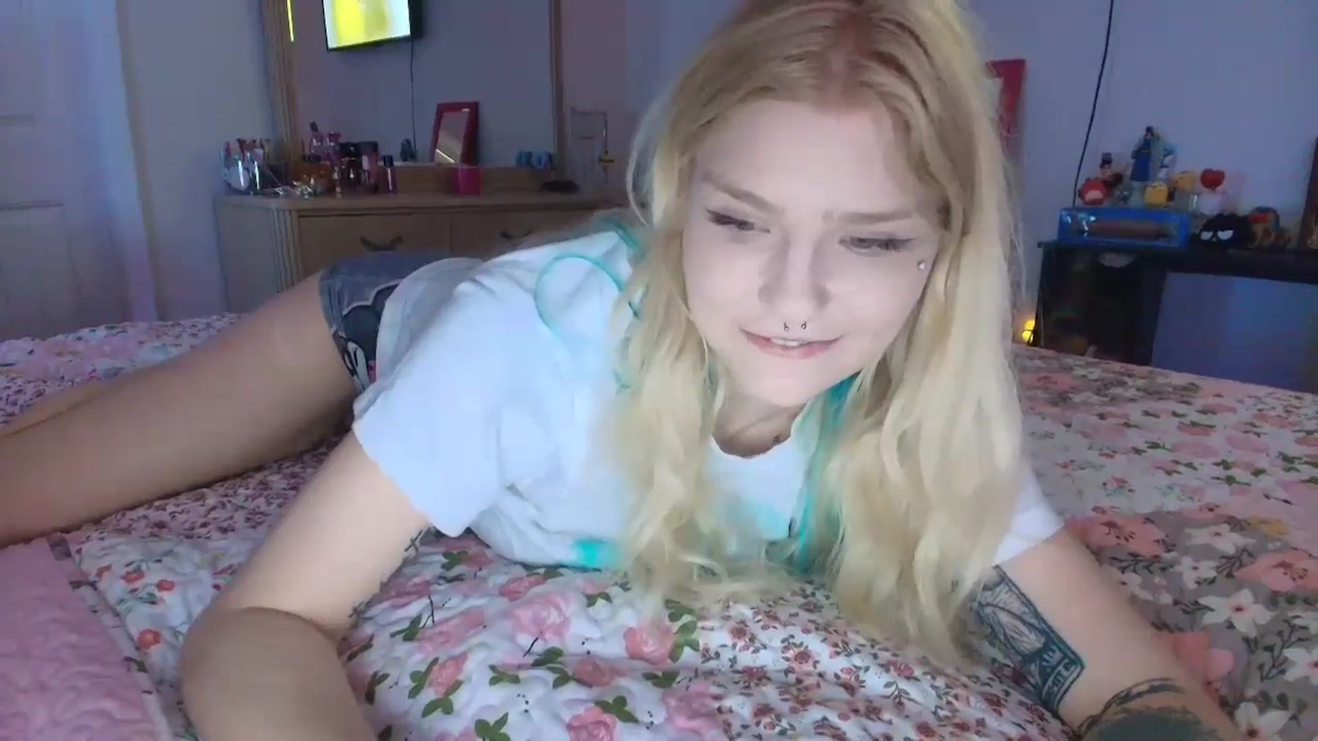 Gallery image thumbnail from DuckChan0's myfreecams stream on, 06/01/2025, 22:25 image 10 of 20