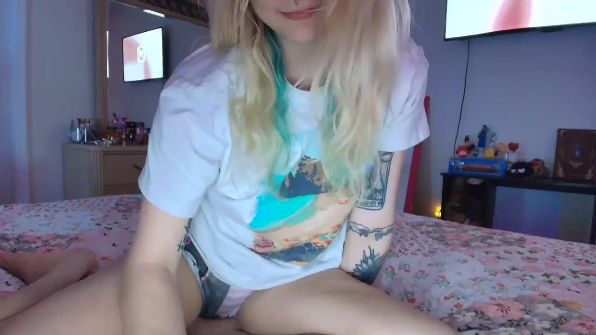 Gallery image thumbnail from DuckChan0's myfreecams stream on, 06/01/2025, 22:25 image 18 of 20