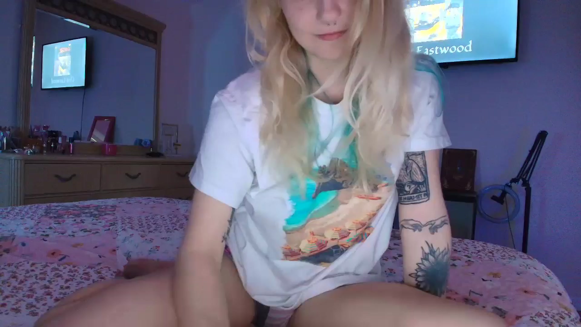 Gallery image thumbnail from DuckChan0's myfreecams stream on, 06/01/2025, 23:08 image 9 of 20