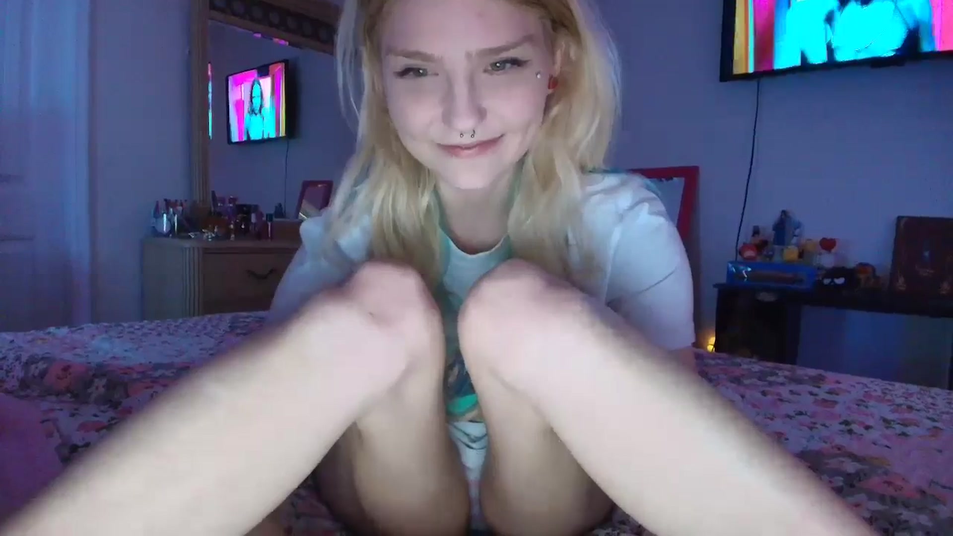 Gallery image thumbnail from DuckChan0's myfreecams stream on, 06/01/2025, 23:08 image 4 of 20