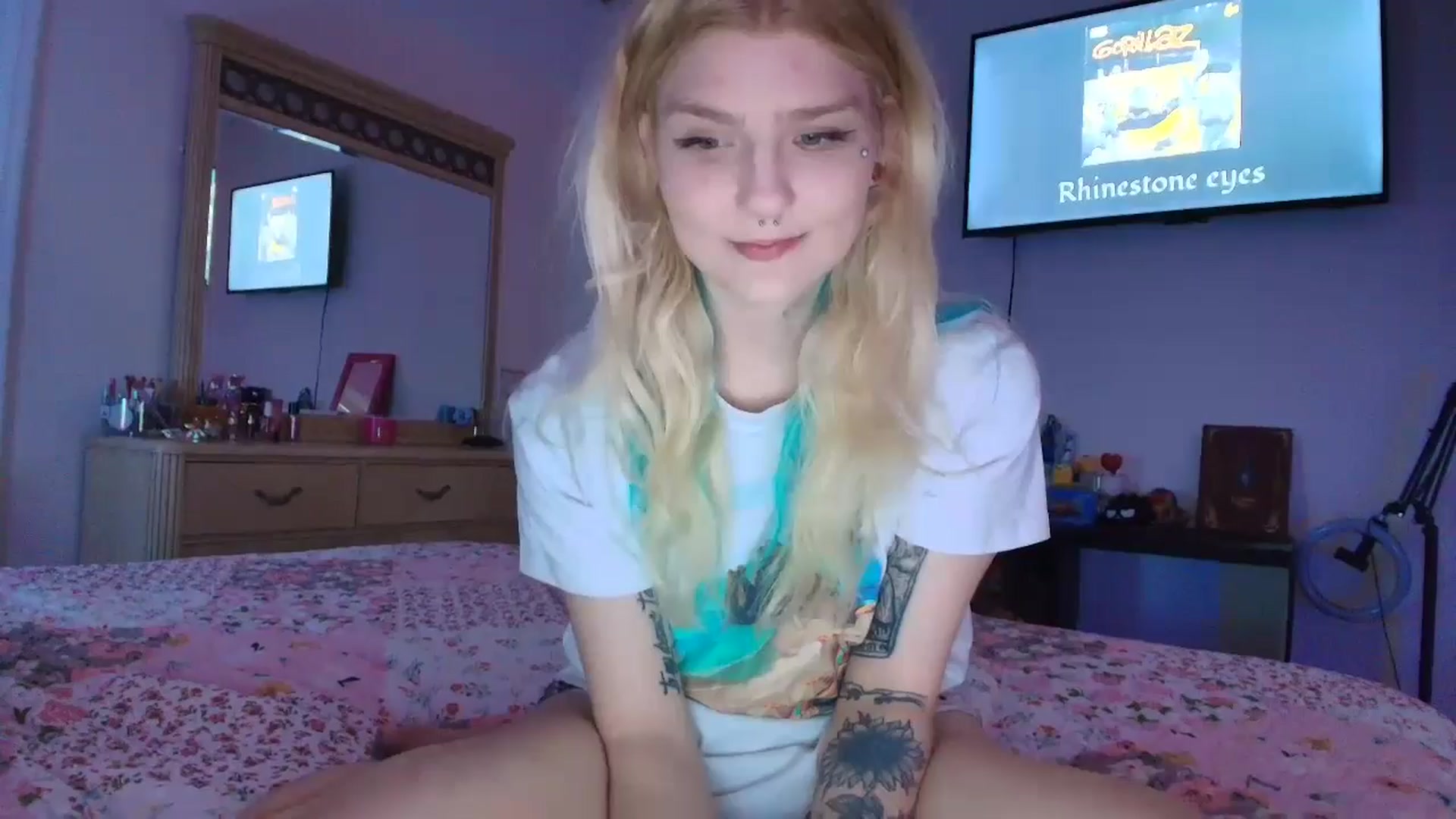 Gallery image thumbnail from DuckChan0's myfreecams stream on, 06/01/2025, 23:08 image 18 of 20