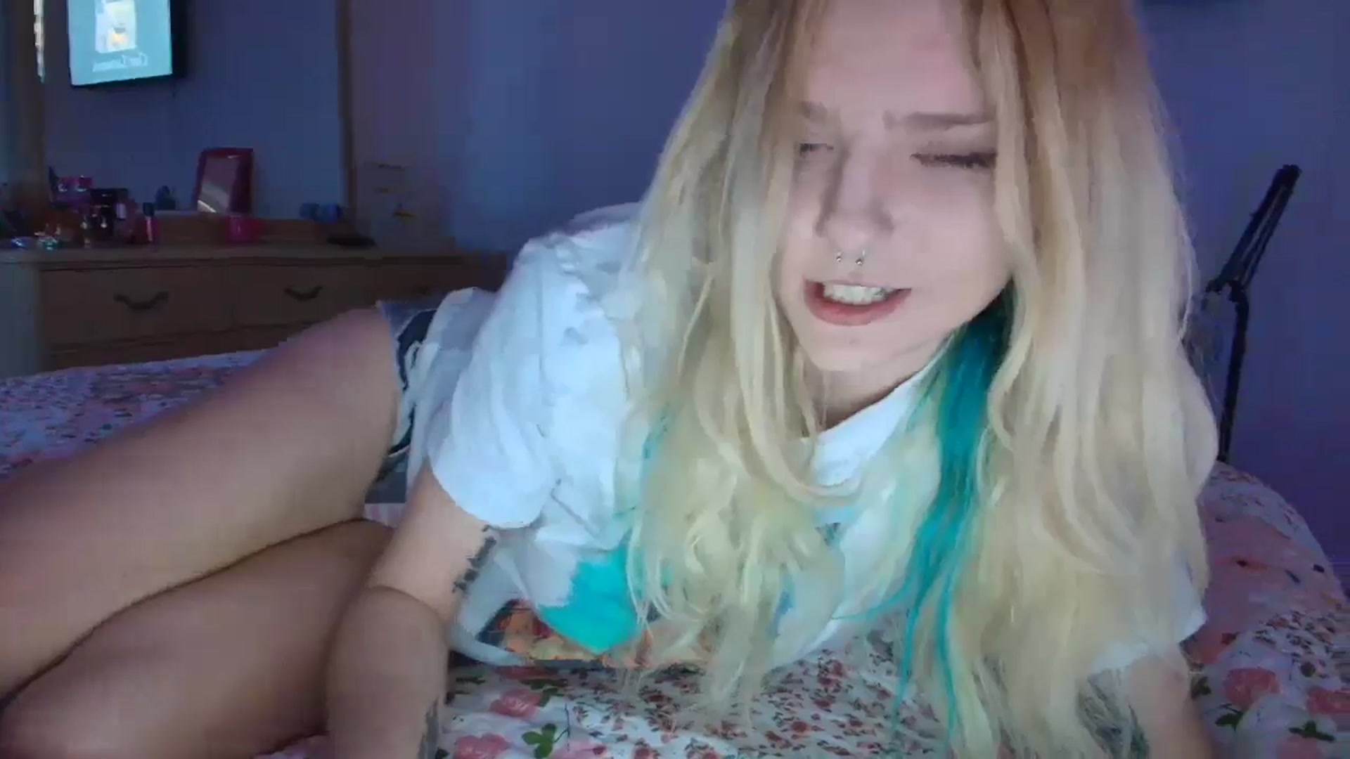 Gallery image thumbnail from DuckChan0's myfreecams stream on, 06/01/2025, 23:08 image 8 of 20