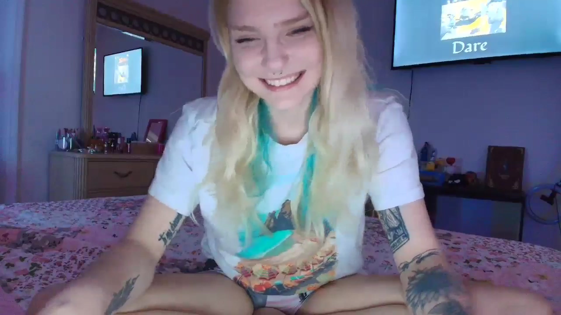 Gallery image thumbnail from DuckChan0's myfreecams stream on, 06/01/2025, 23:08 image 6 of 20