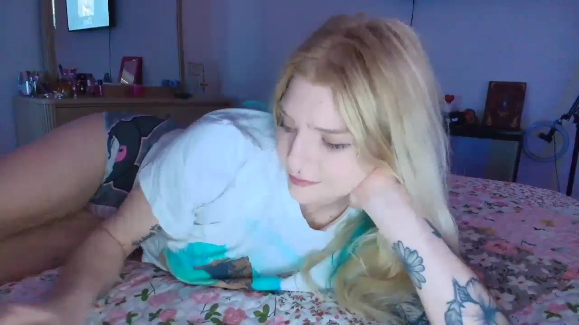 Gallery image thumbnail from DuckChan0's myfreecams stream on, 06/01/2025, 23:08 image 5 of 20