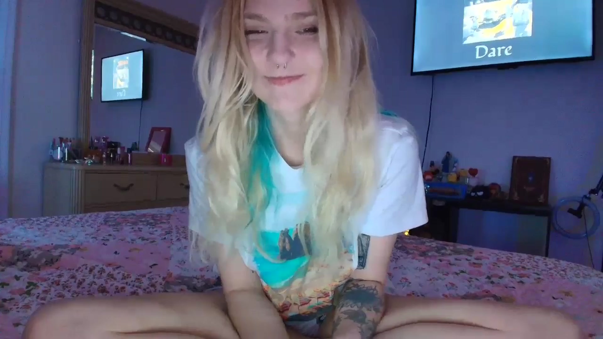 Gallery image thumbnail from DuckChan0's myfreecams stream on, 06/01/2025, 23:08 image 7 of 20