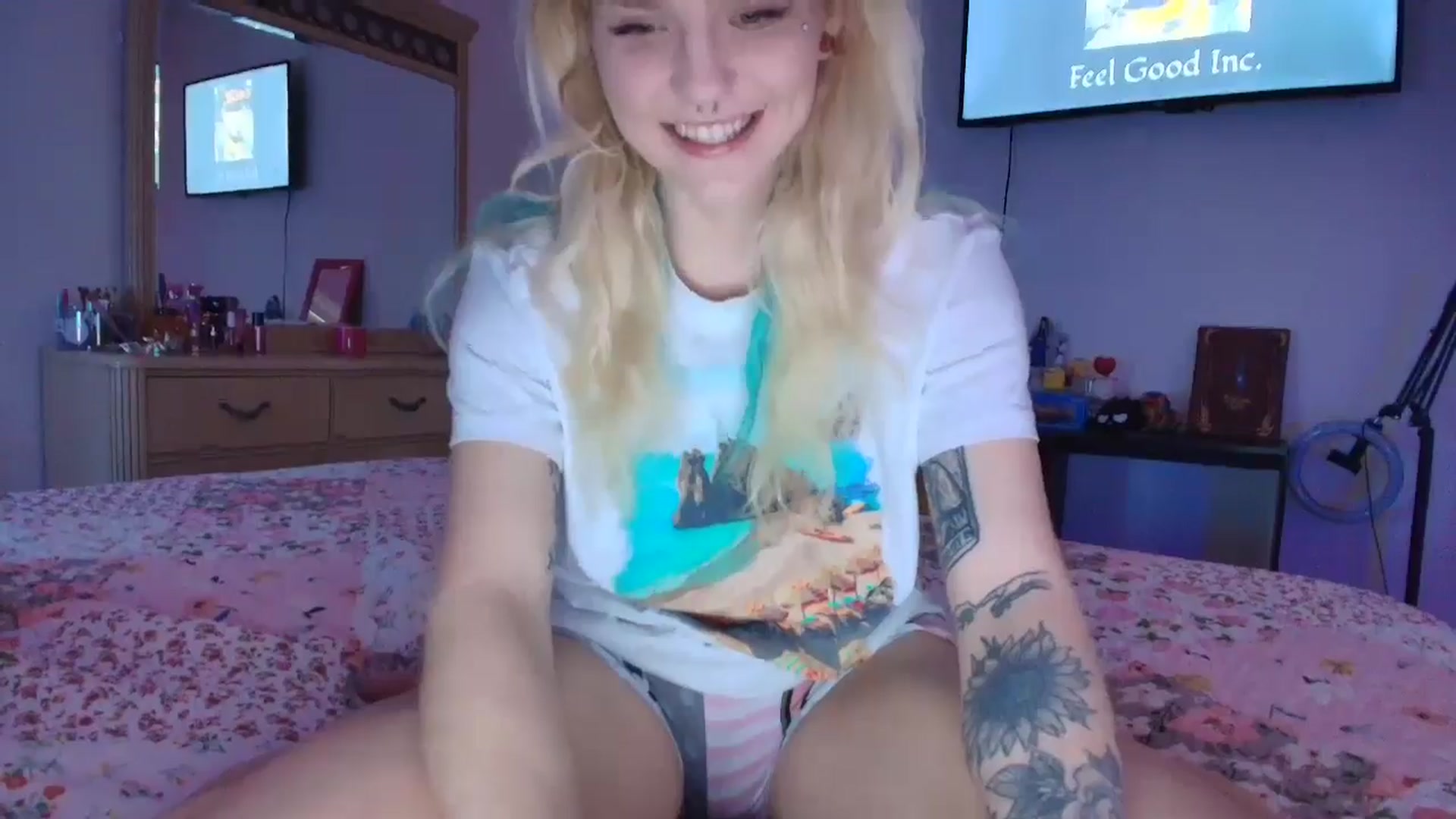 Gallery image thumbnail from DuckChan0's myfreecams stream on, 06/01/2025, 23:08 image 13 of 20