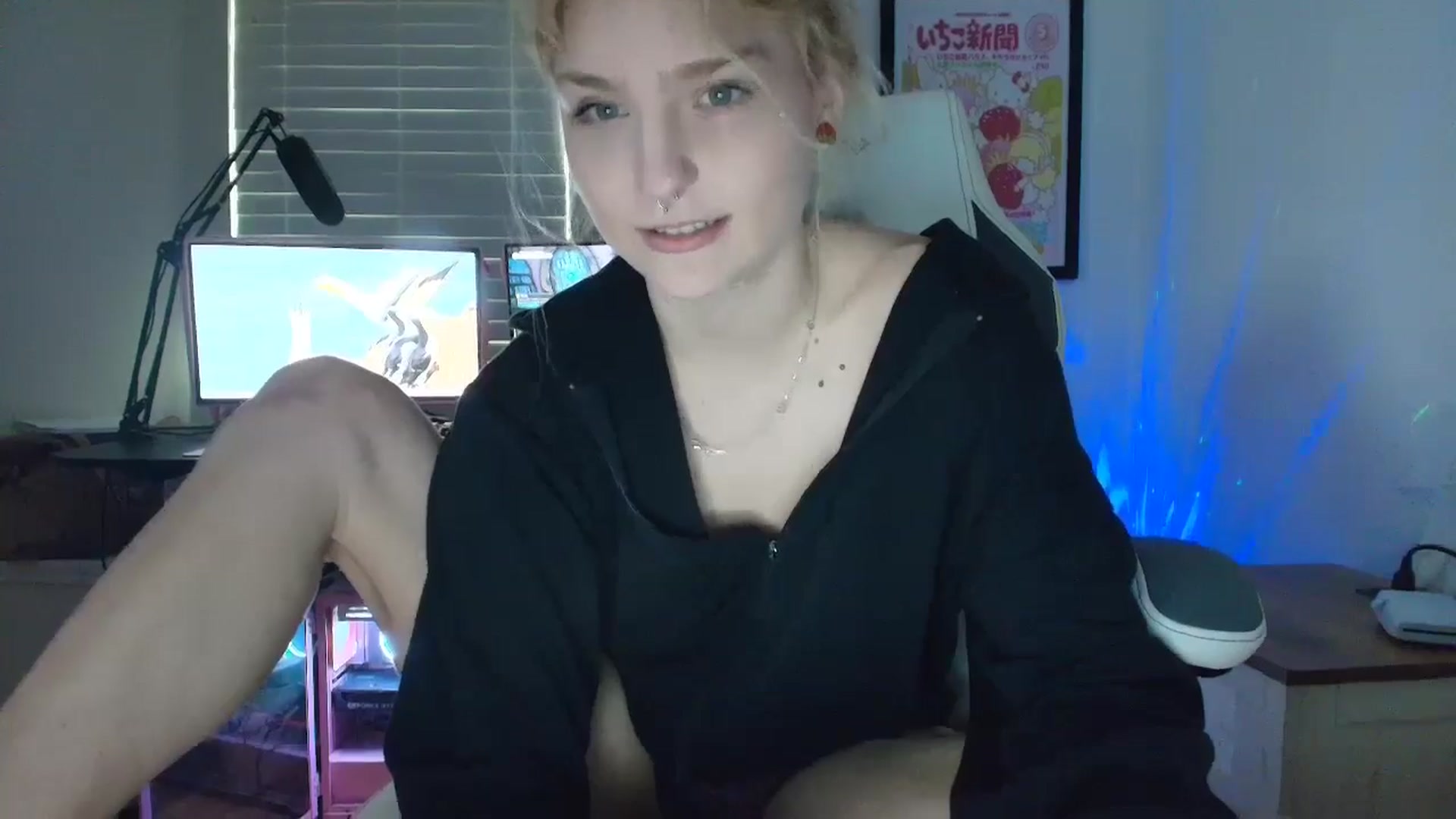 Gallery image thumbnail from DuckChan0's myfreecams stream on, 06/02/2025, 13:36 image 12 of 20