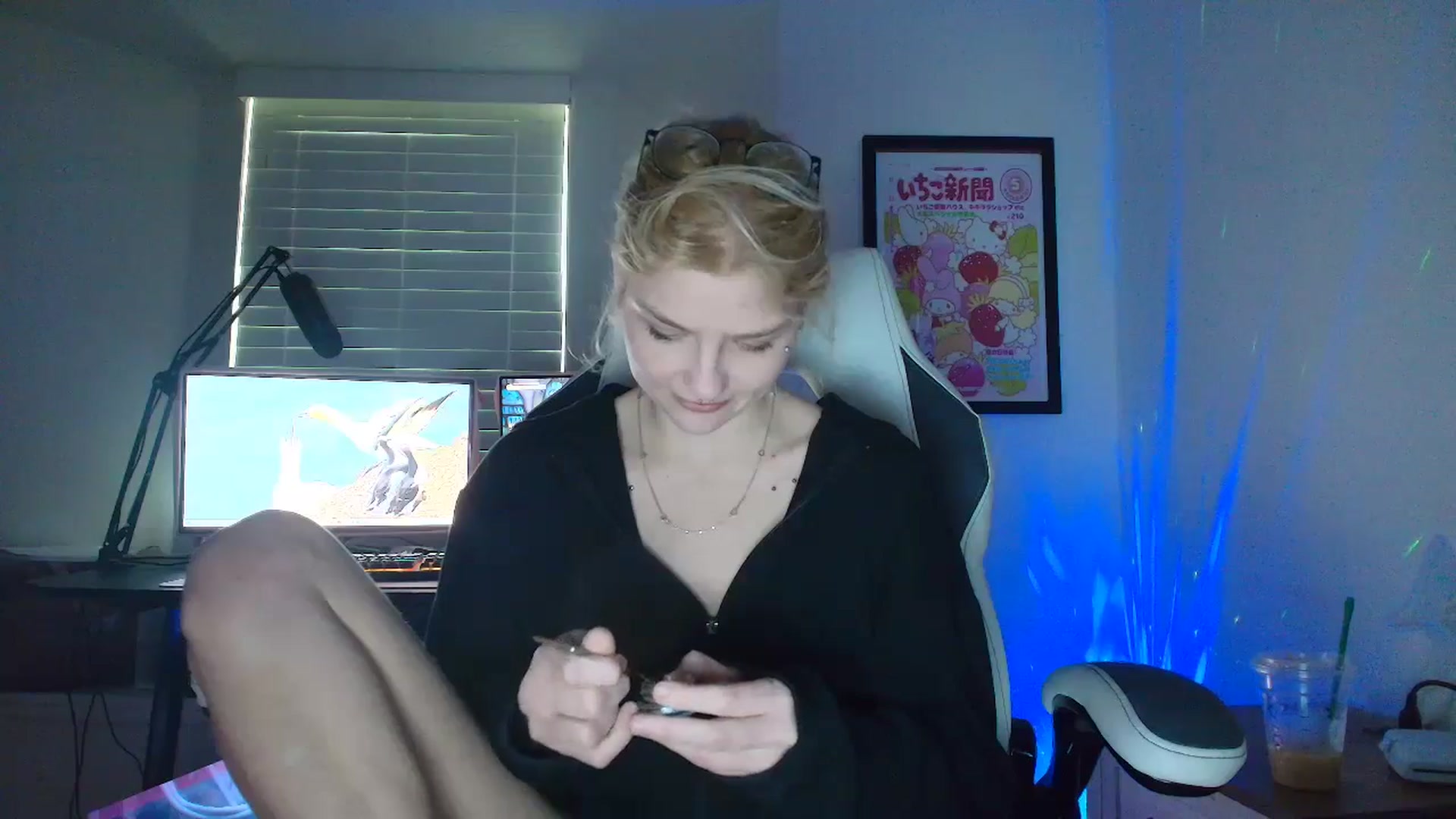 Gallery image thumbnail from DuckChan0's myfreecams stream on, 06/02/2025, 13:36 image 9 of 20