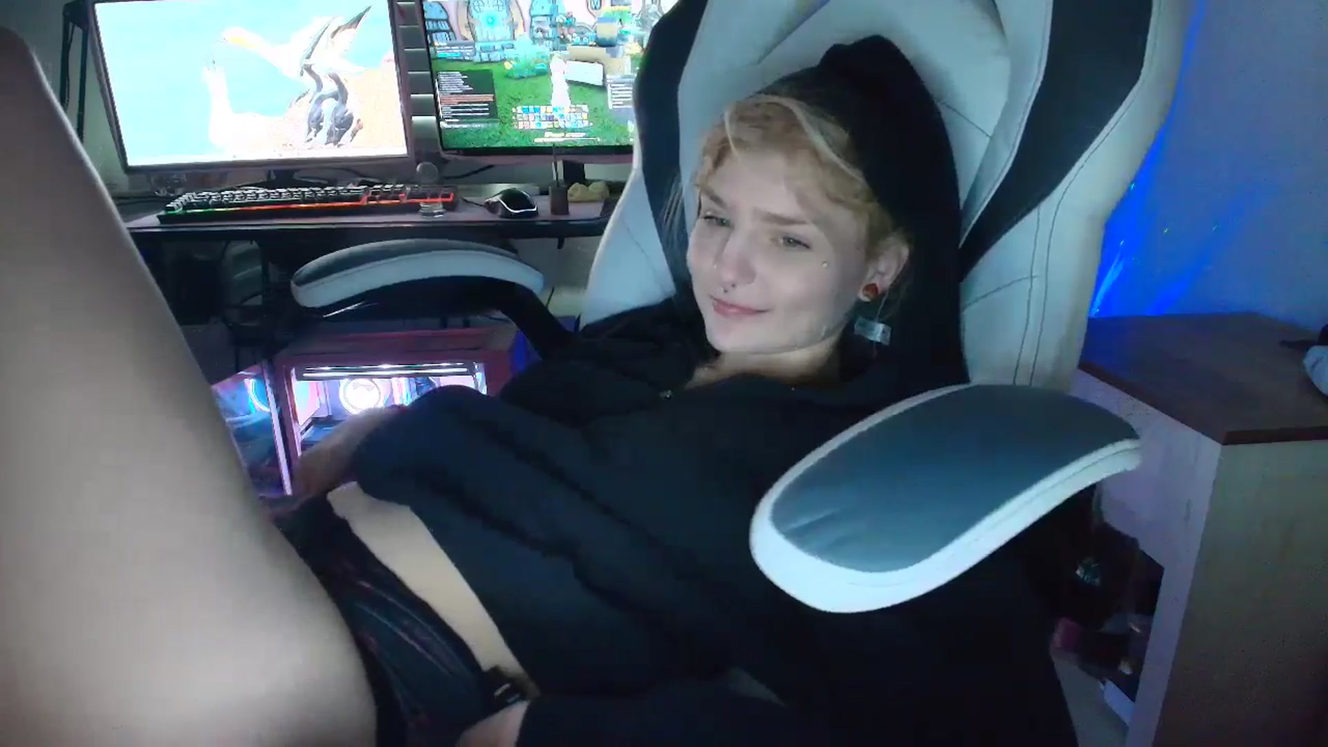 Gallery image thumbnail from DuckChan0's myfreecams stream on, 06/02/2025, 13:36 image 14 of 20