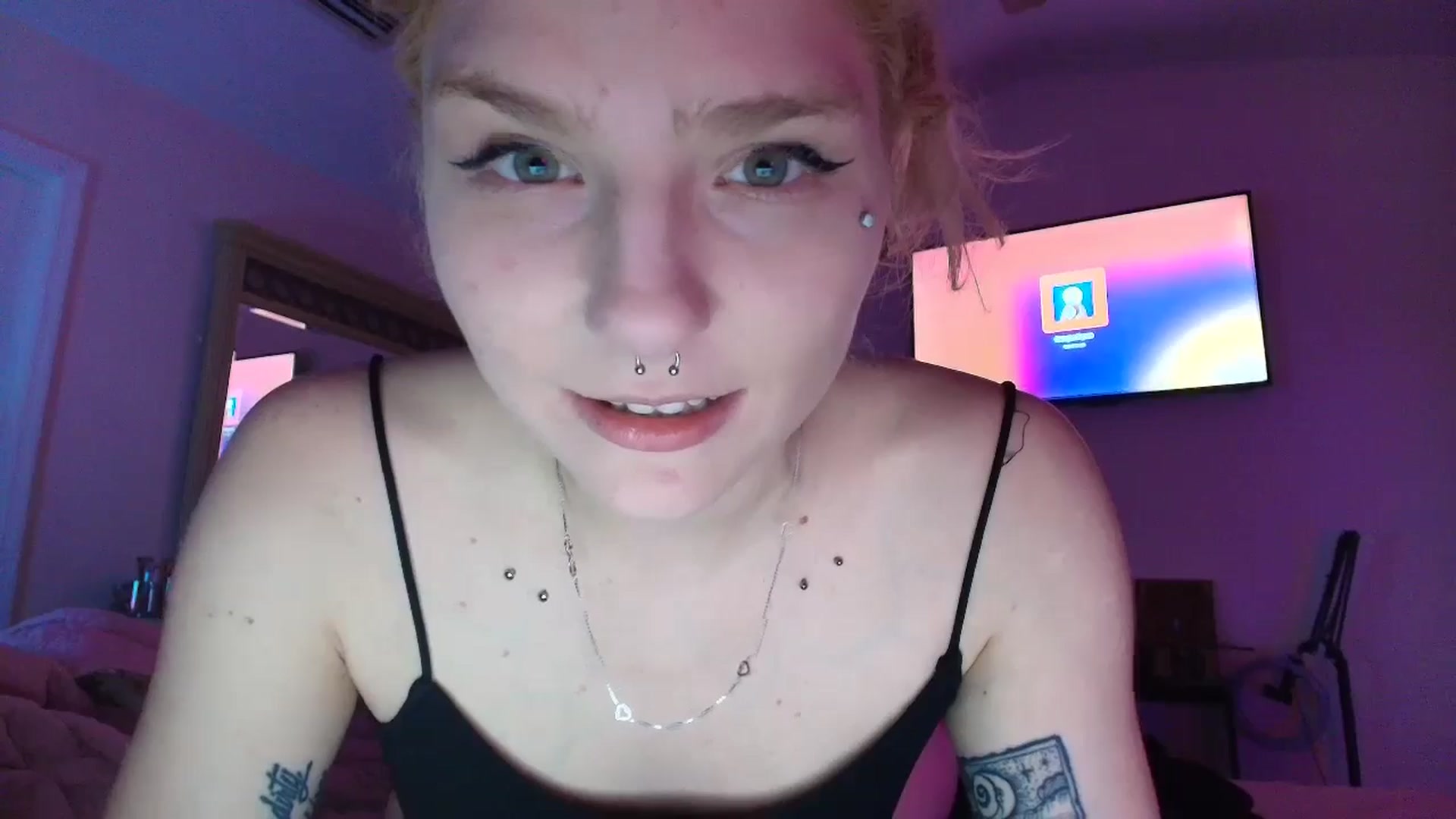 Gallery image thumbnail from DuckChan0's myfreecams stream on, 06/02/2025, 21:33 image 19 of 20