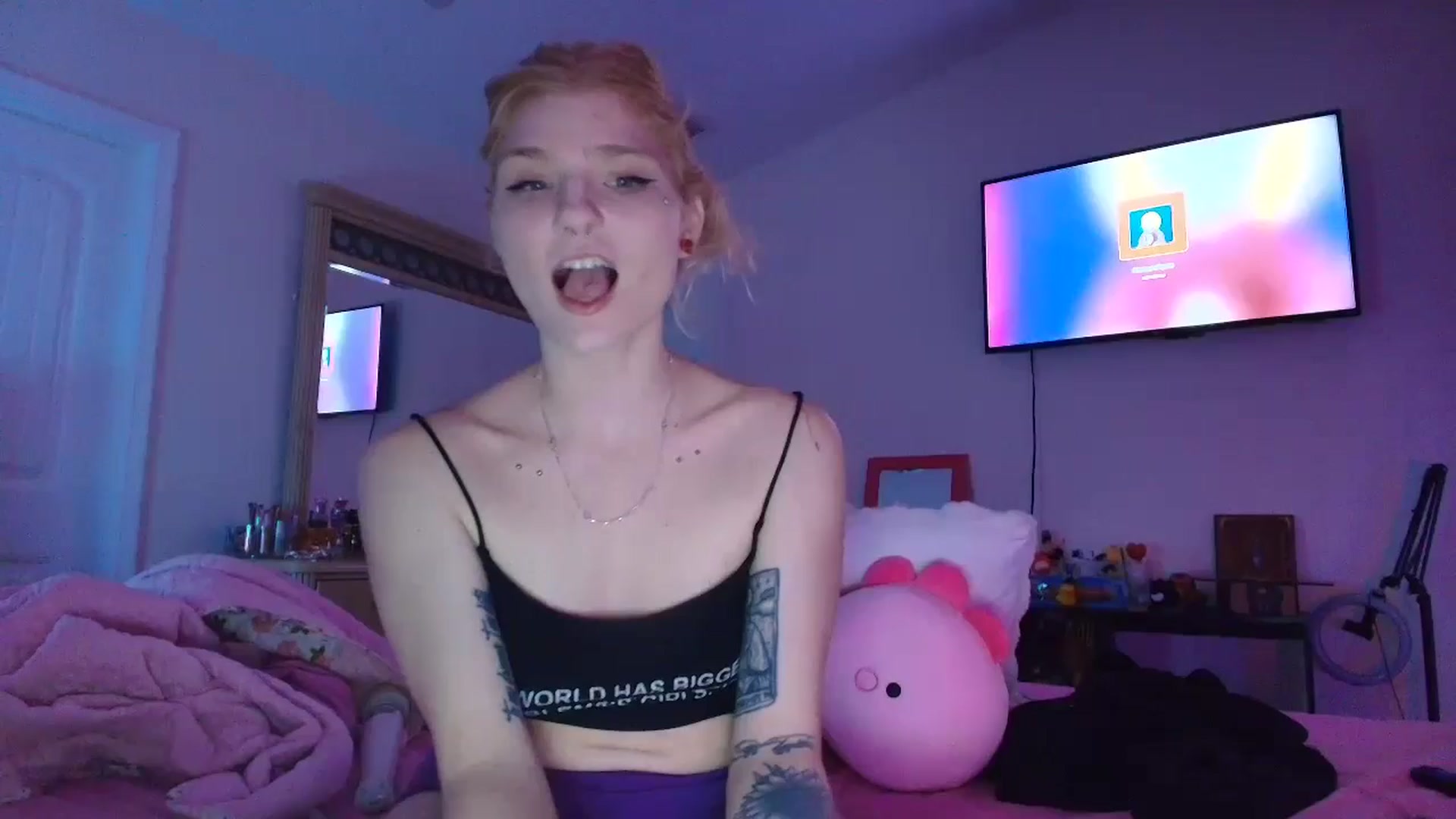 Gallery image thumbnail from DuckChan0's myfreecams stream on, 06/02/2025, 21:33 image 18 of 20
