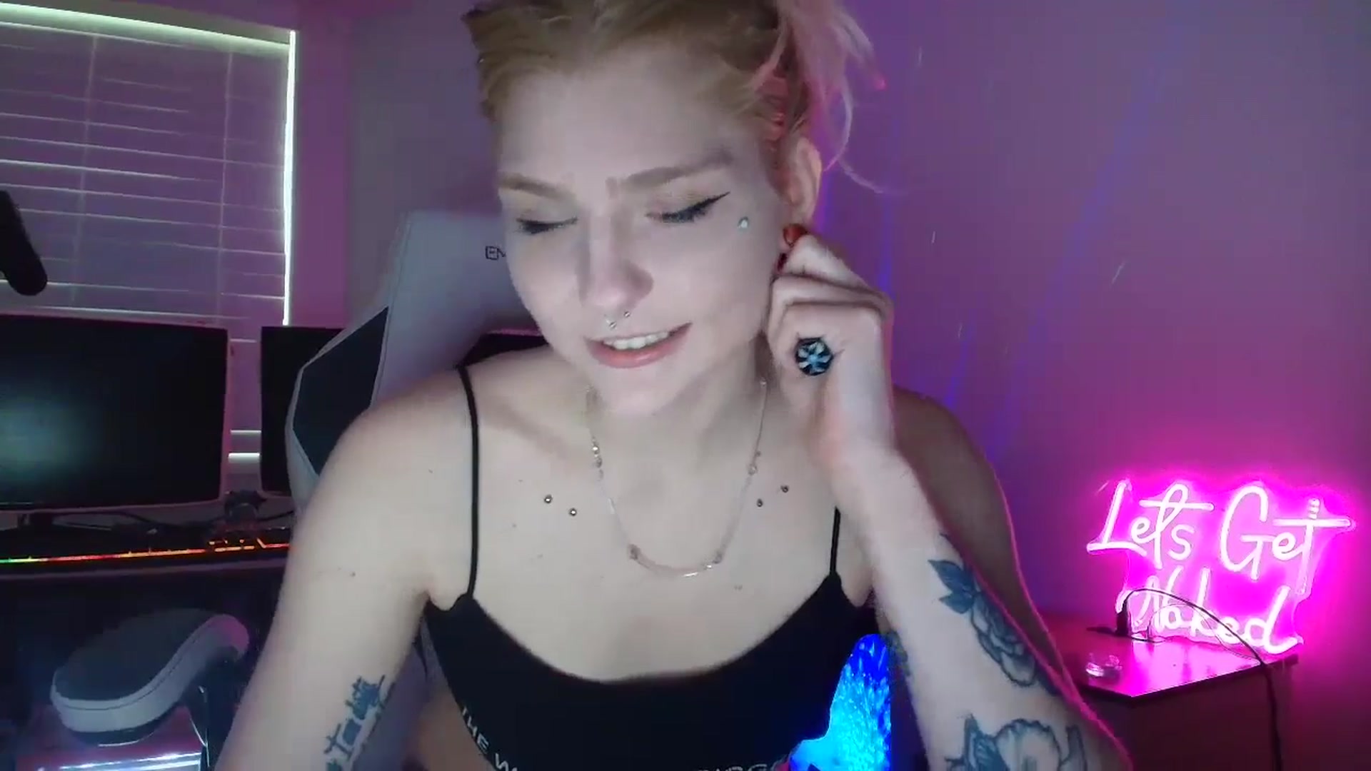 Gallery image thumbnail from DuckChan0's myfreecams stream on, 06/02/2025, 21:33 image 8 of 20