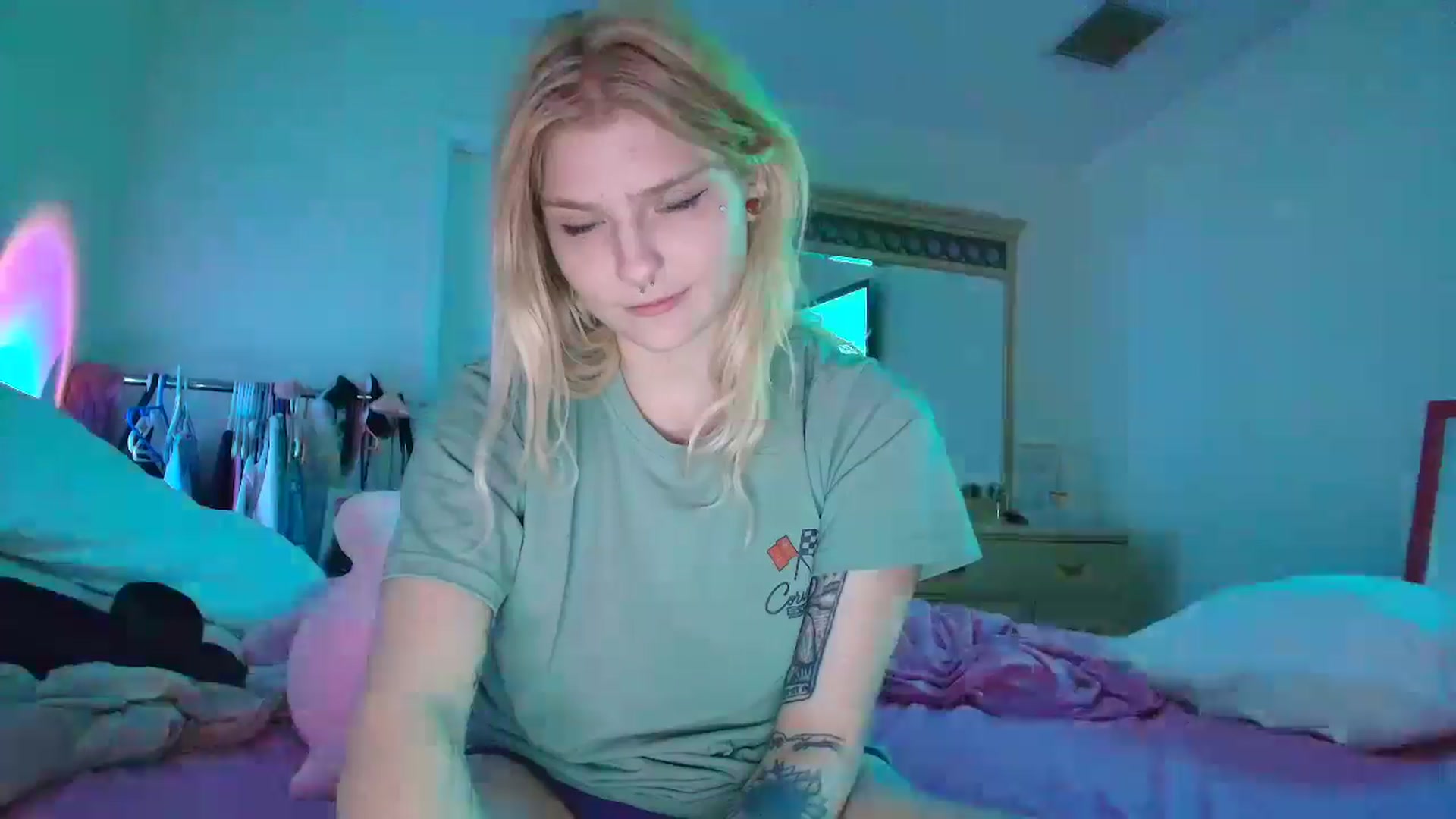 Gallery image thumbnail from DuckChan0's myfreecams stream on, 06/02/2025, 22:20 image 5 of 20