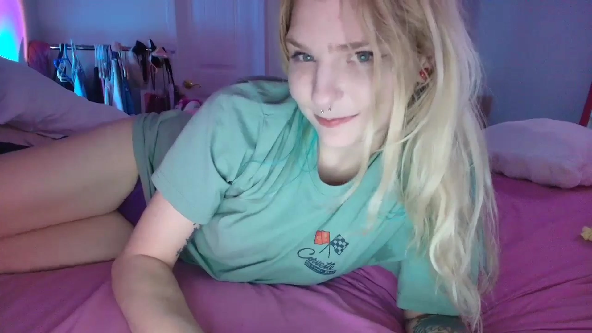 Gallery image thumbnail from DuckChan0's myfreecams stream on, 06/02/2025, 22:20 image 14 of 20