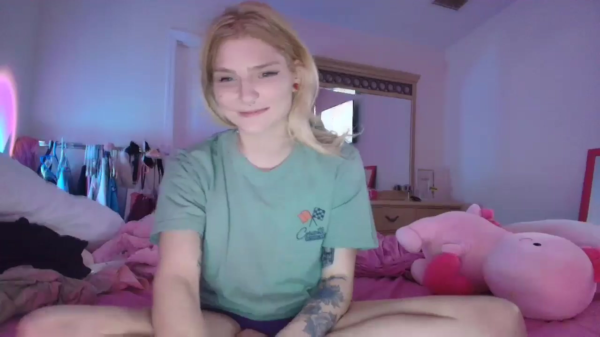 Gallery image thumbnail from DuckChan0's myfreecams stream on, 06/02/2025, 22:20 image 2 of 20