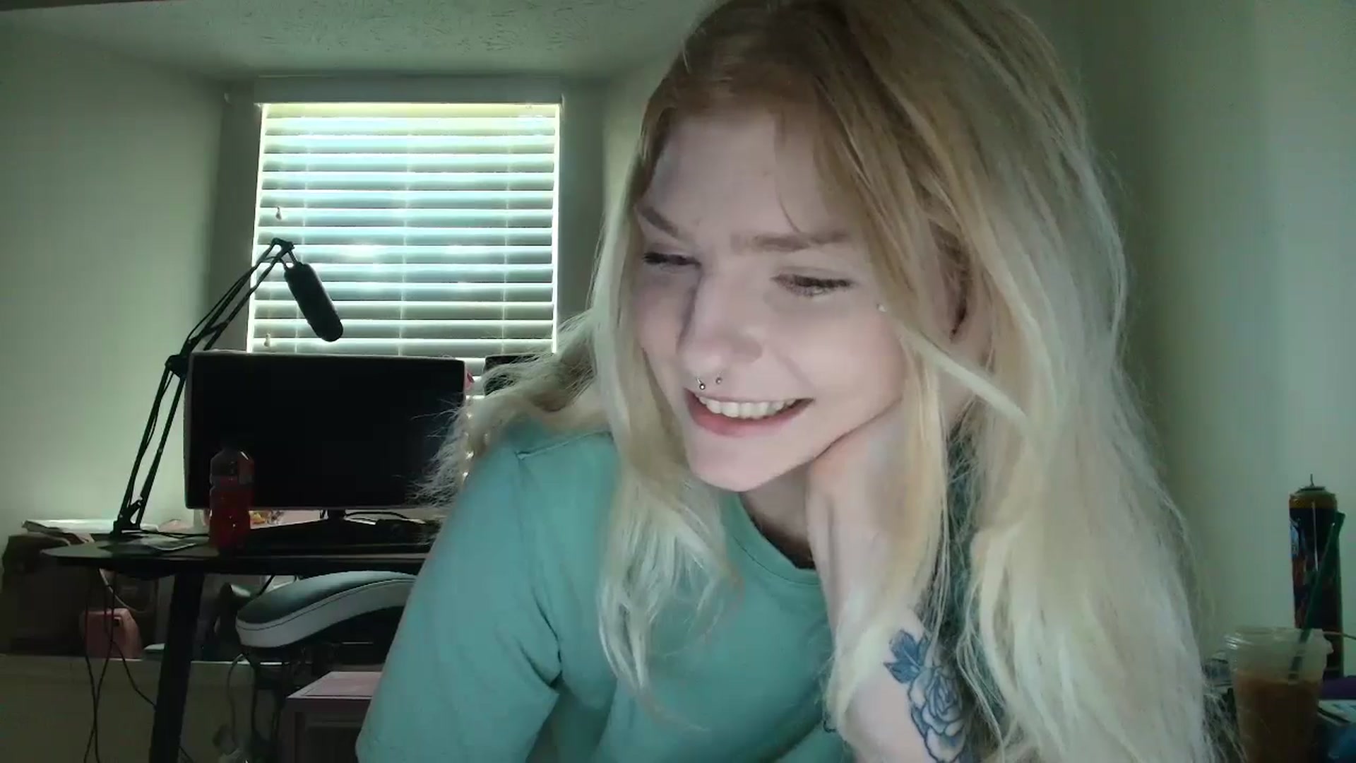 Gallery image thumbnail from DuckChan0's myfreecams stream on, 06/03/2025, 12:32 image 10 of 20